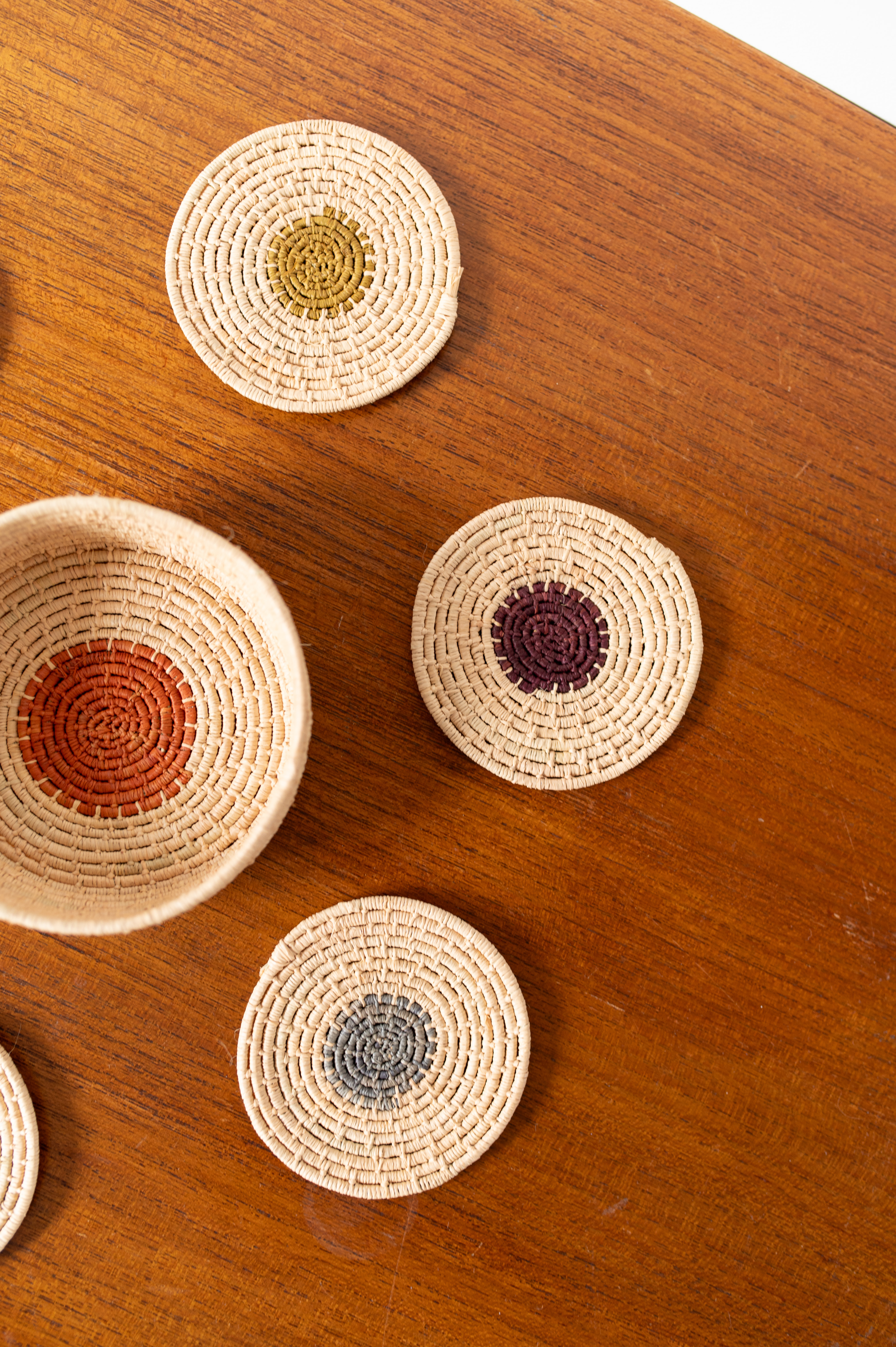 Ensemble de dessous de verres de vannerie fine - Set of fine wicker coasters