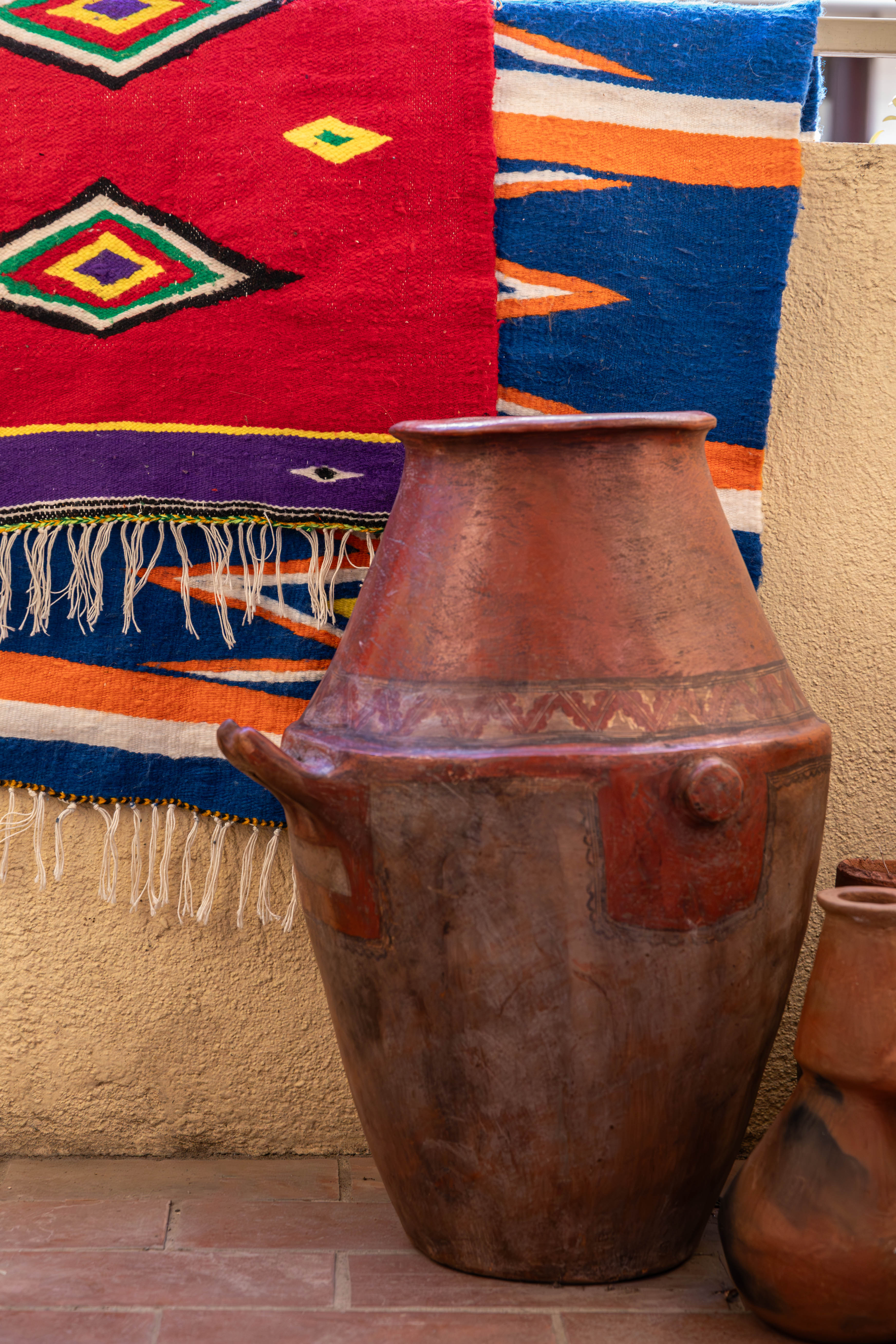 Jarre vintage en terre cuite avec motifs Kabyles 