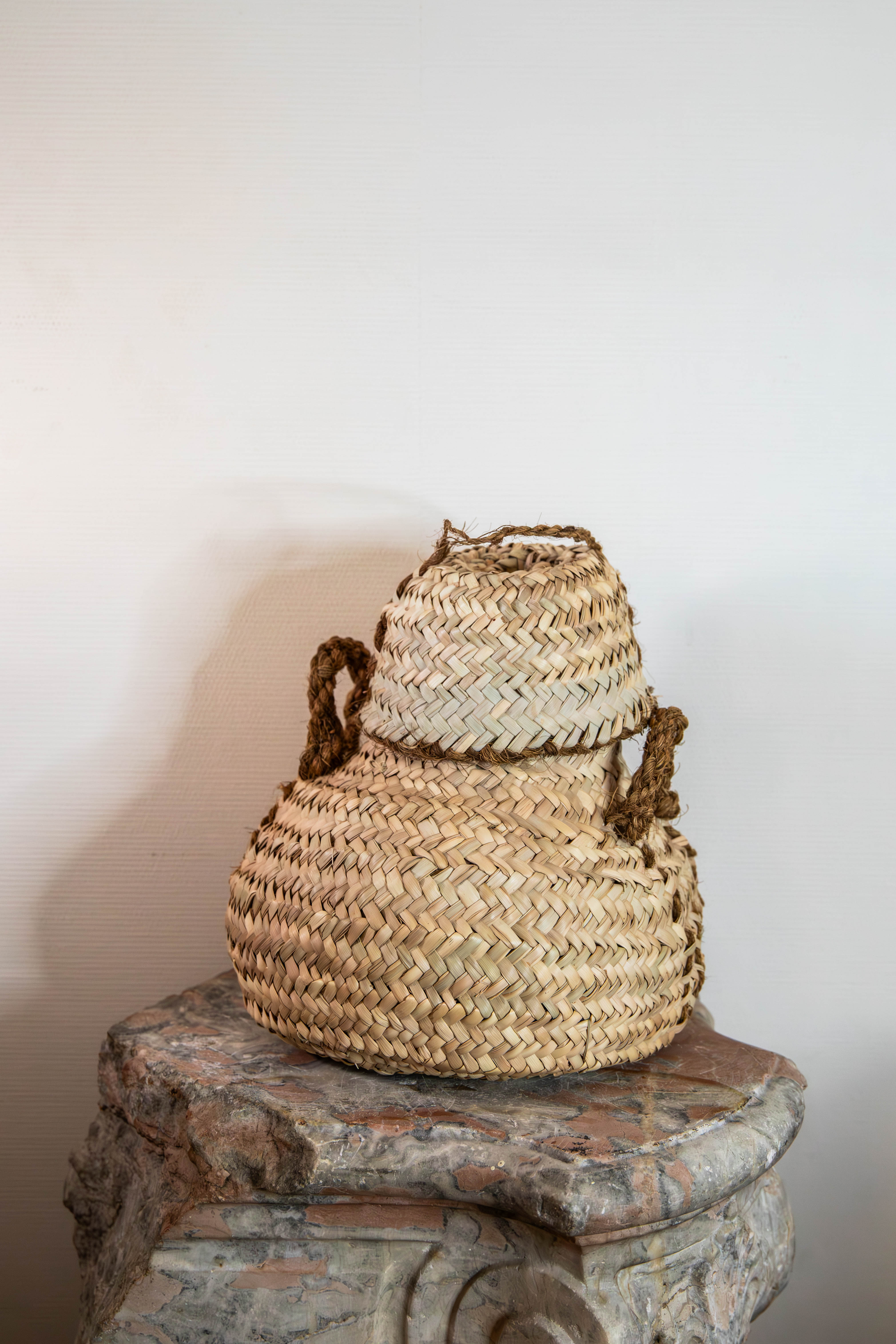 Panier bonbonne avec couvercle de TIMIMOUN -  Lidded Bottle Basket 