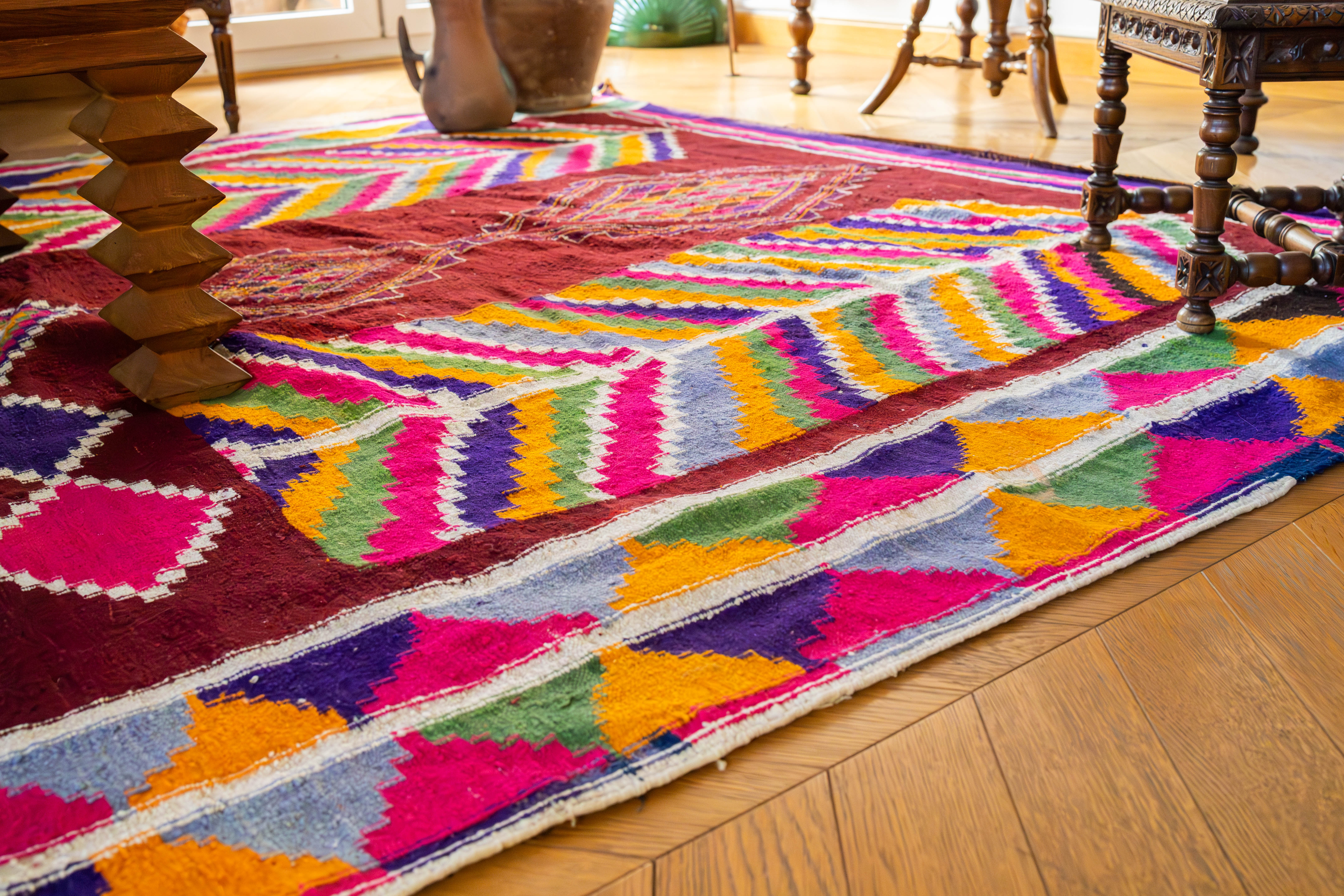 Tapis nomade vintage avec motifs géométriques - Vintage nomadic rug with geometric patterns
