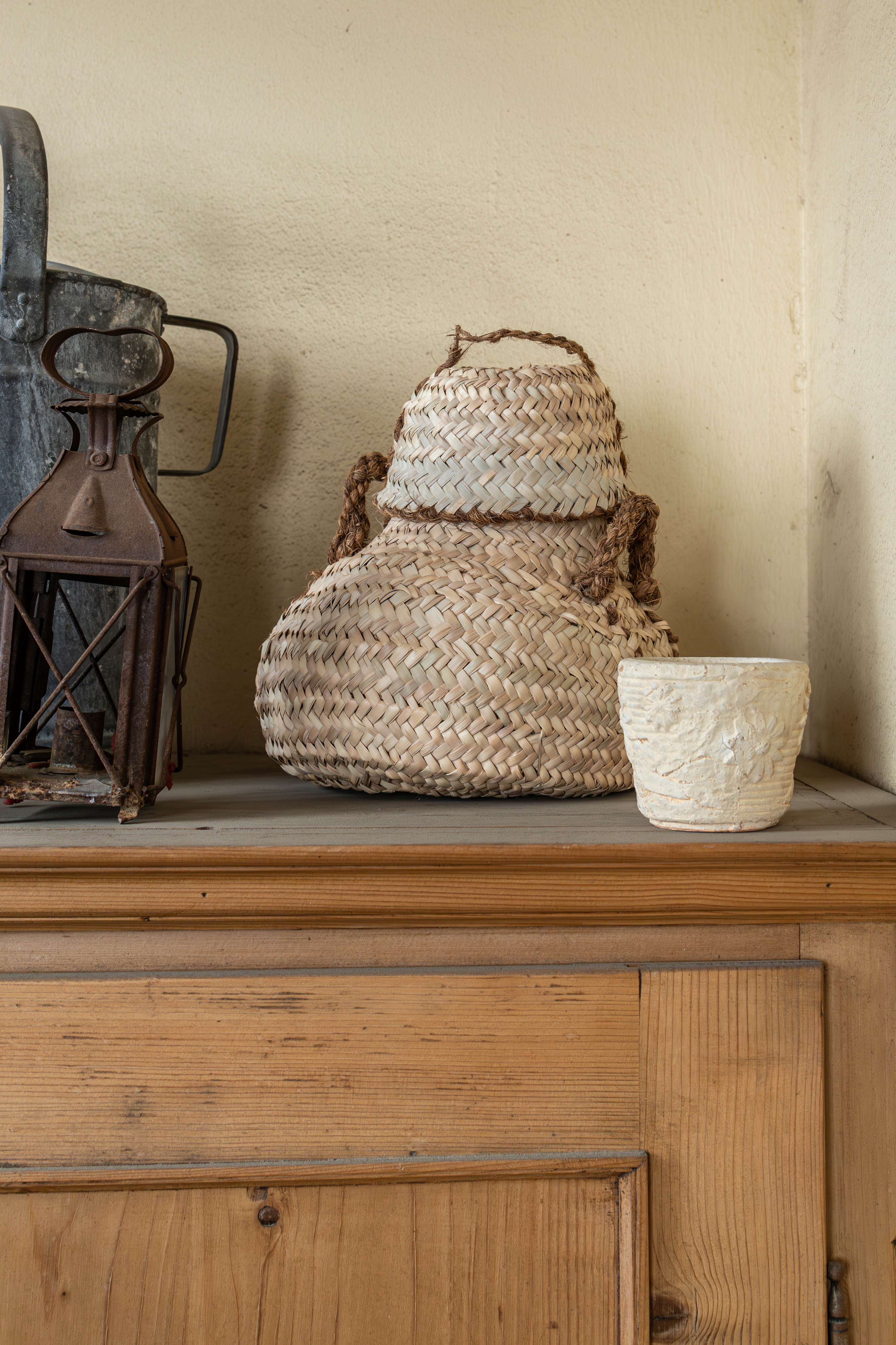 Panier bonbonne avec couvercle de TIMIMOUN -  Lidded Bottle Basket 