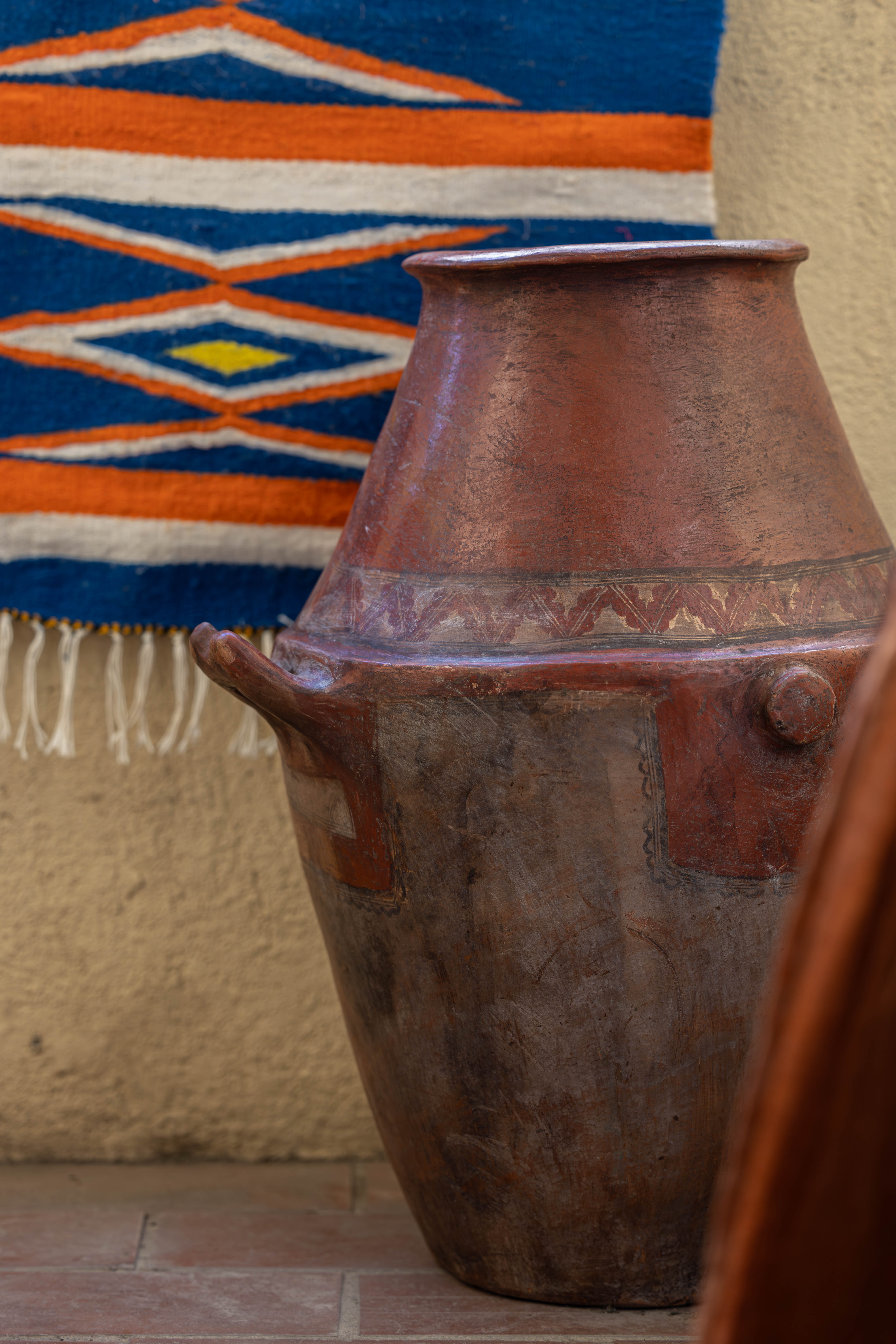 Jarre vintage en terre cuite avec motifs Kabyles 