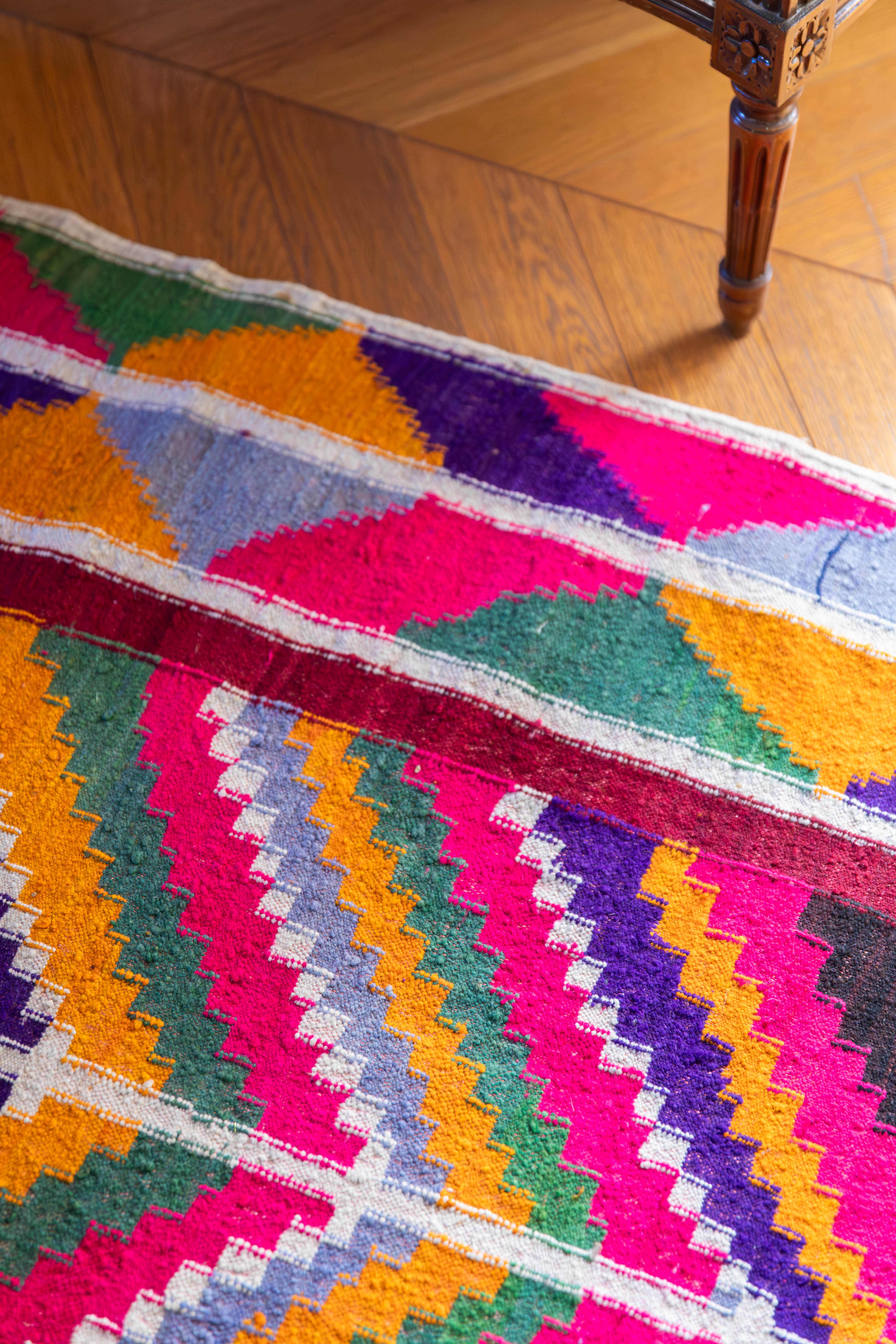 Tapis nomade vintage avec motifs géométriques - Vintage nomadic rug with geometric patterns