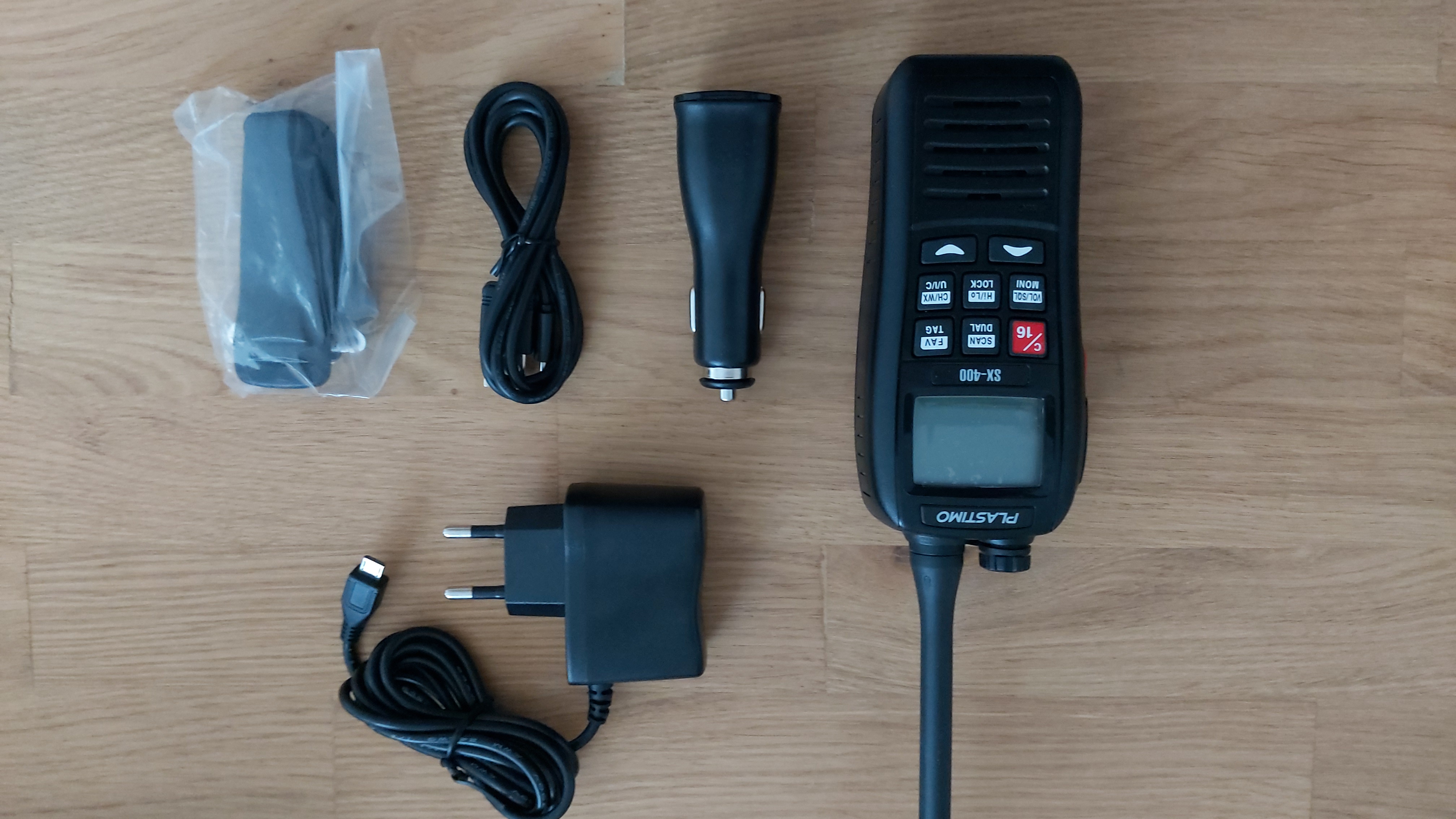 VHF Portable Bateau + Casquette nautique offerte !