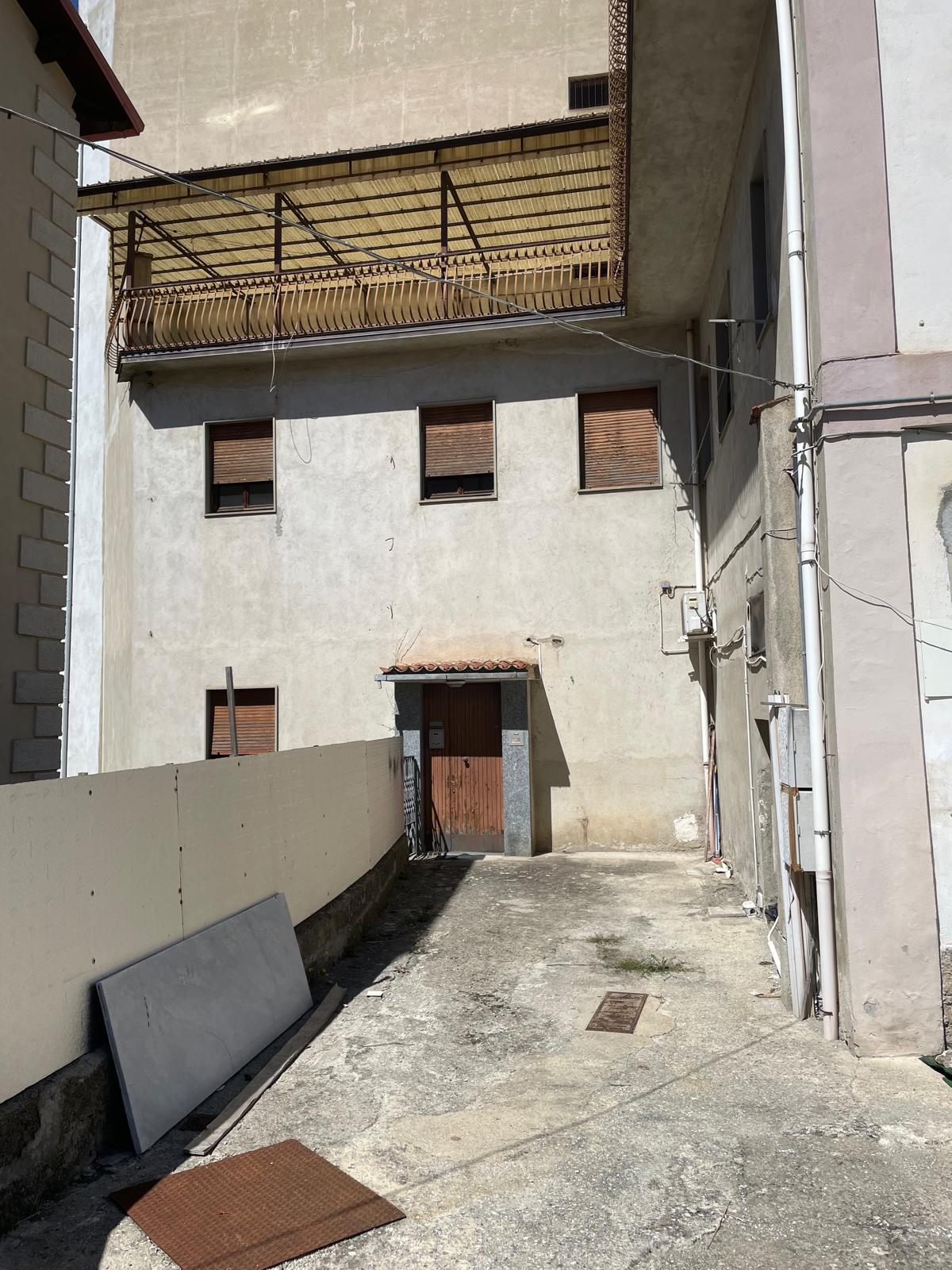 #32 Gebäude @Rogliano [Privat]