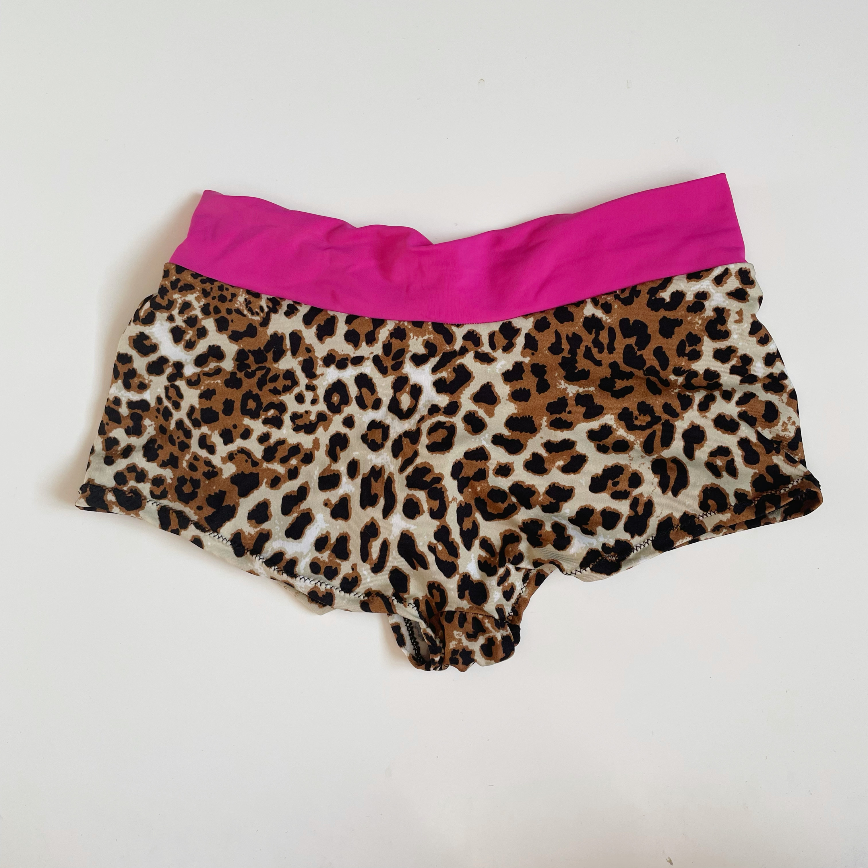 Short Leopardo fucsia