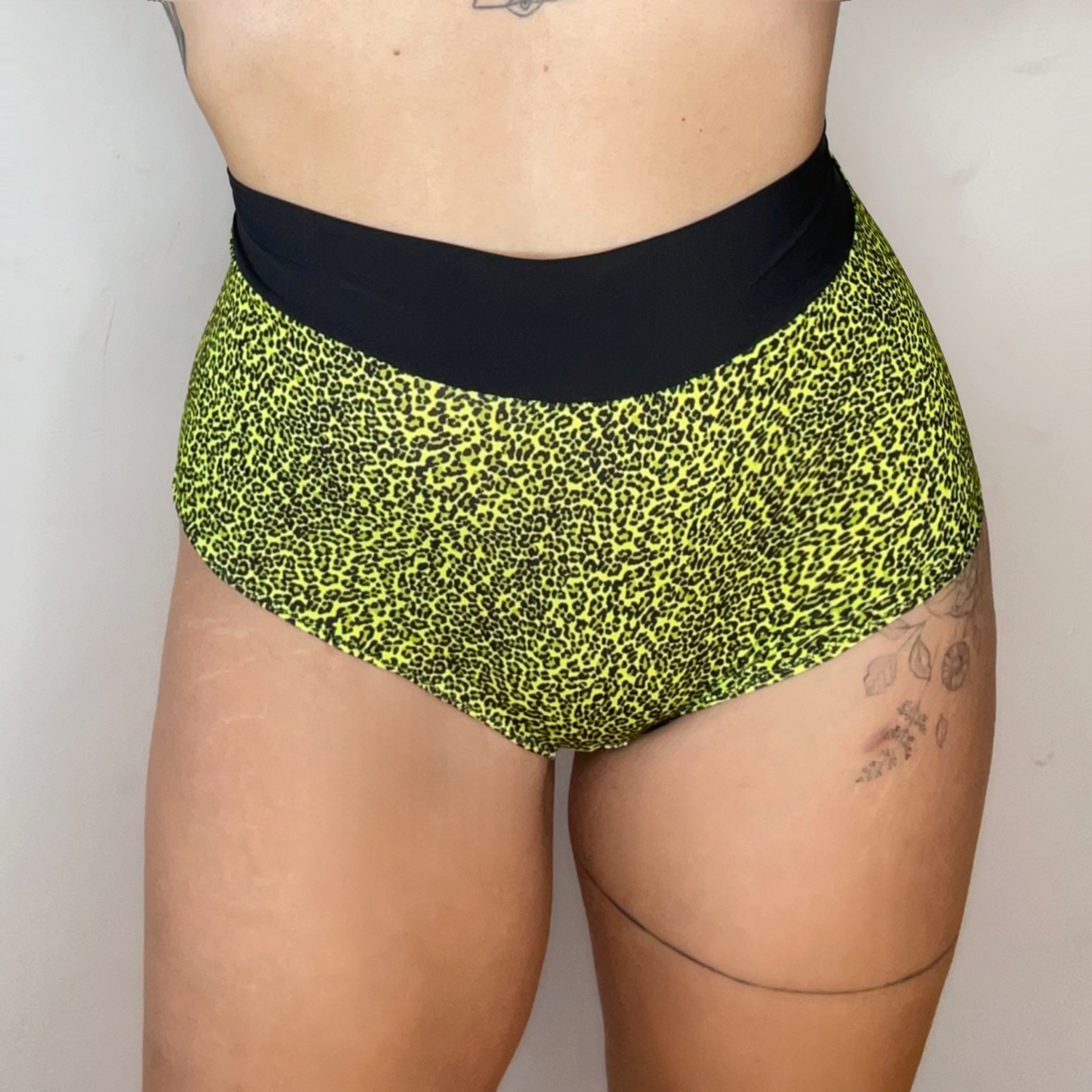 Short Leopardo verde