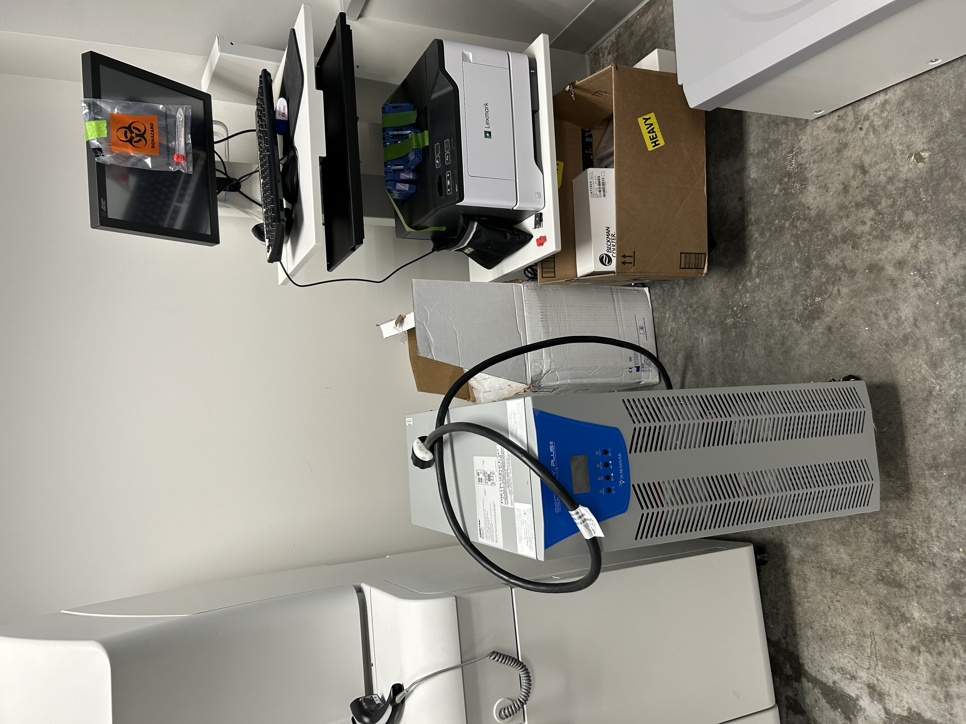DxI 800 Immunoassay Analyzer With Computer and UPS