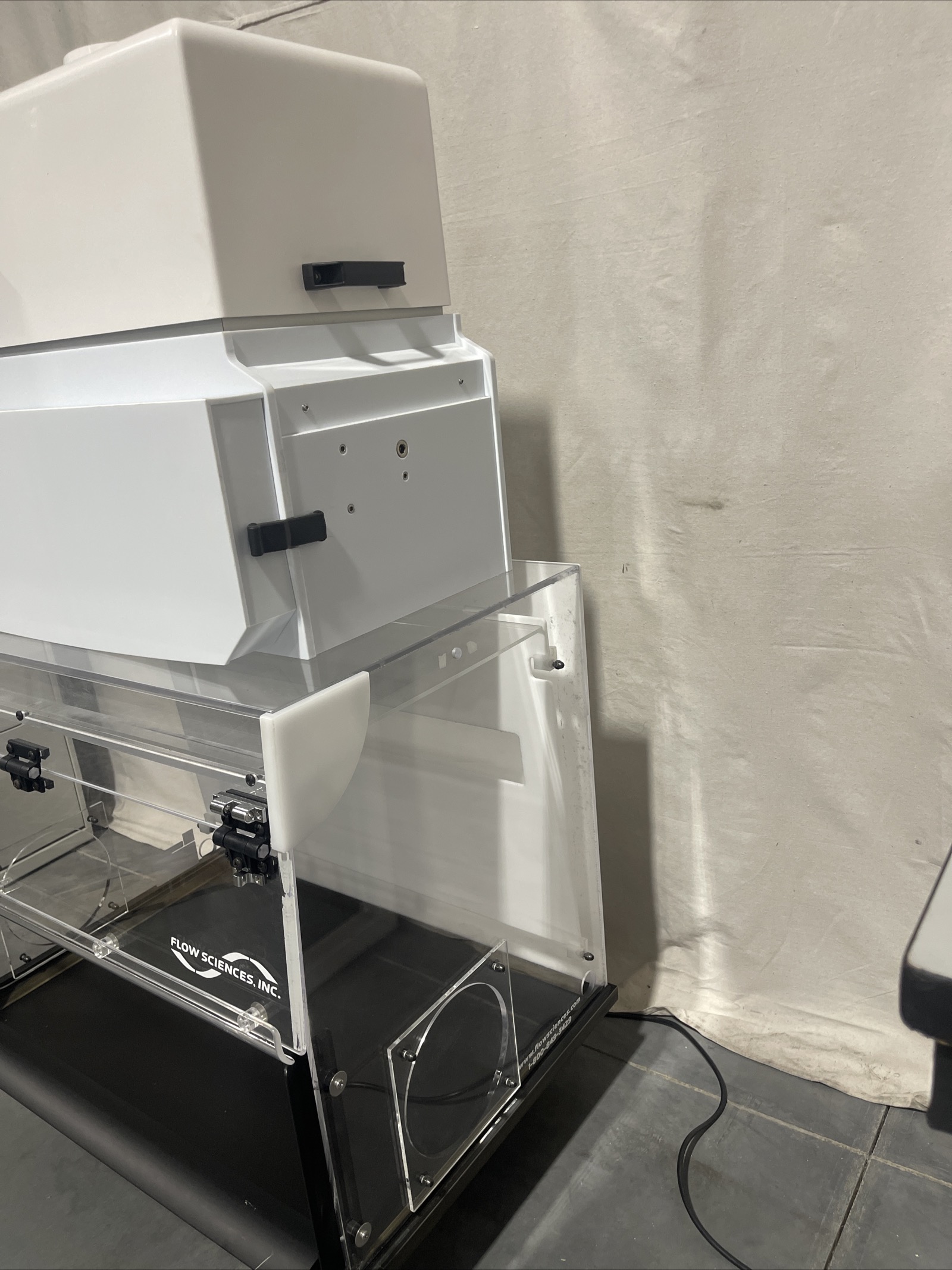 FLOW SCIENCES 36" BIBO MDL. ETA363024ABD FLOW HOOD W/ VBSE HEPA FILTRATION