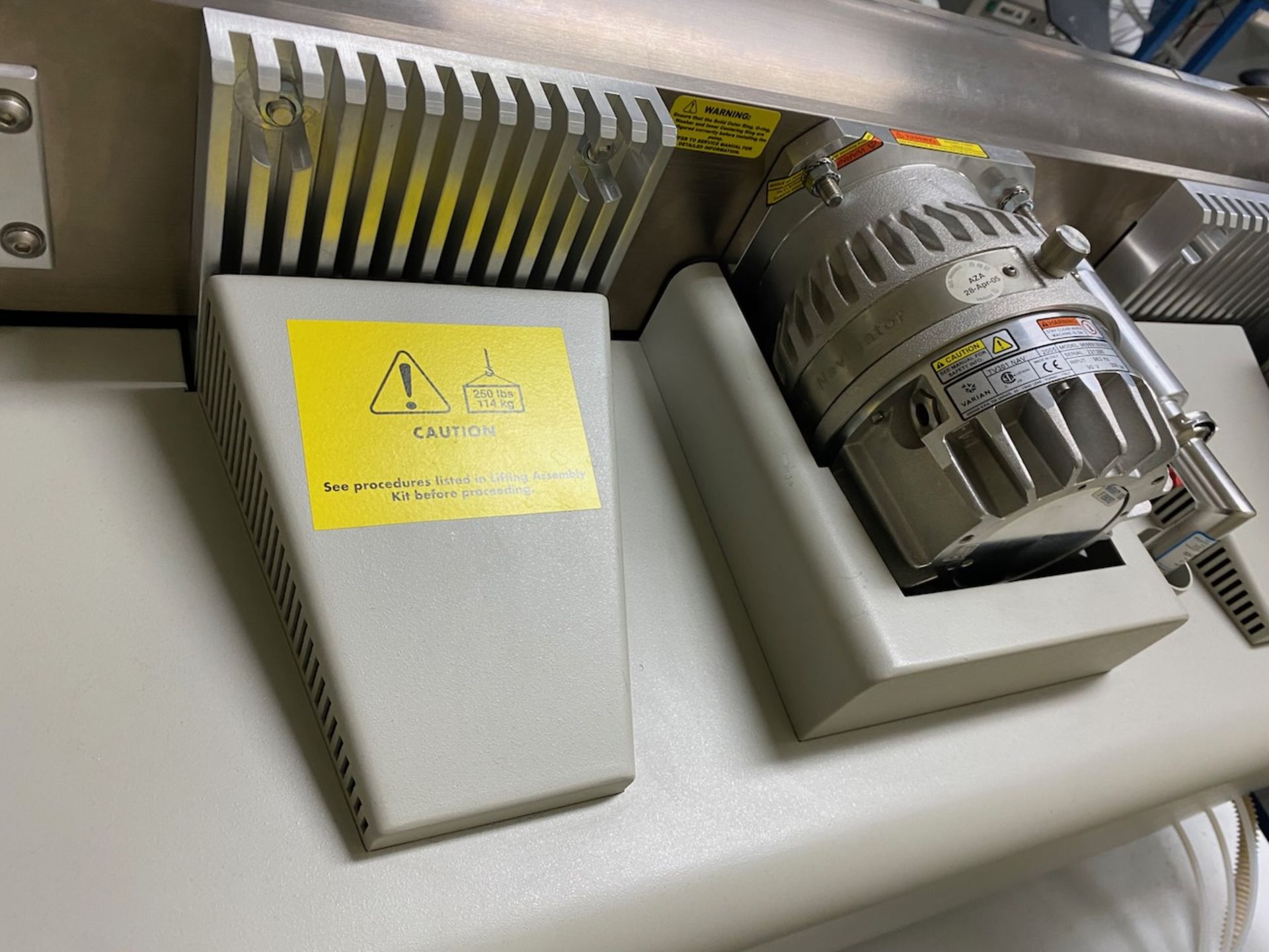 AB Sciex 4000 LC/MS Shimadzu LC