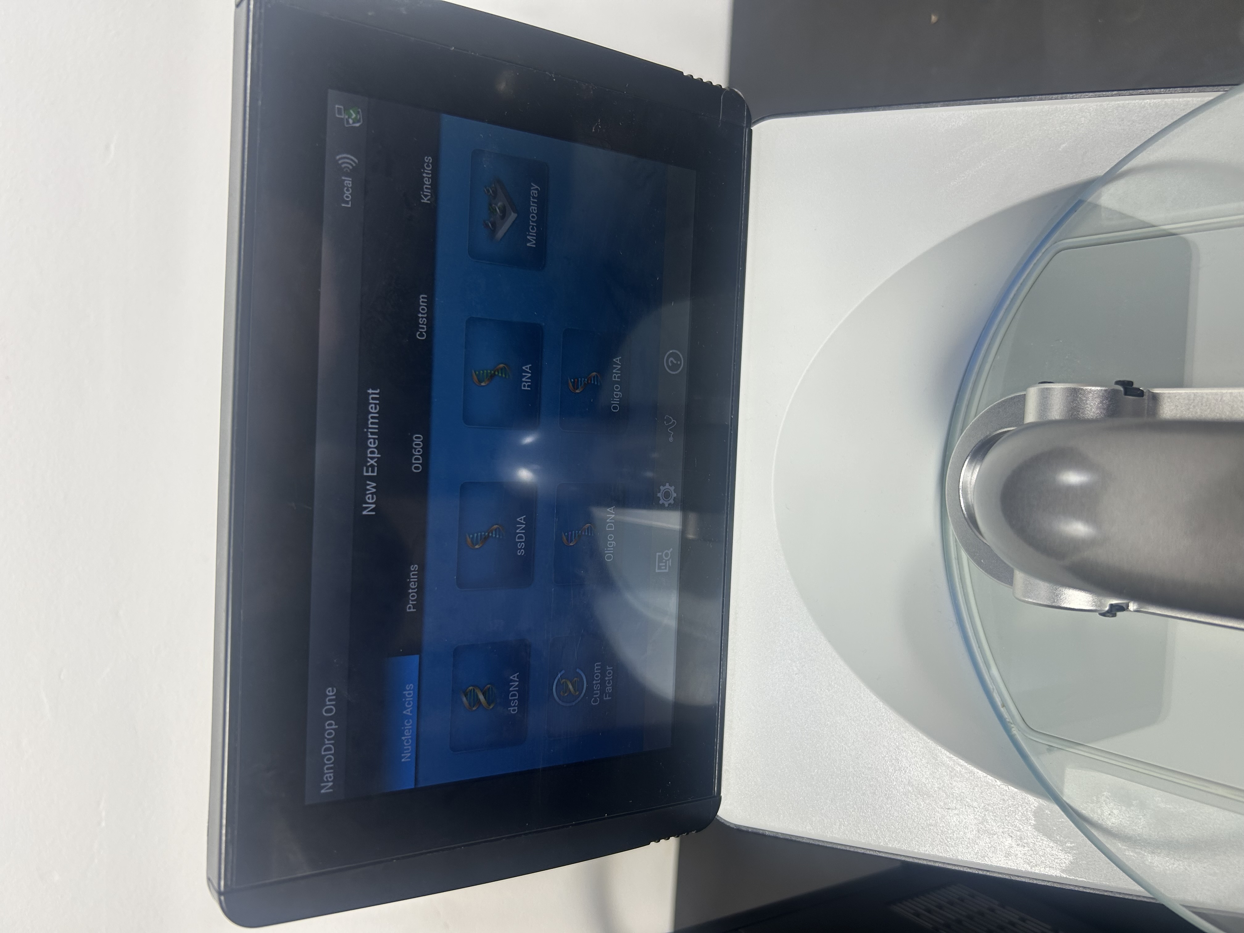 Thermo Scientific NanoDrop One Microvolume UV Vis Spectrophotometer