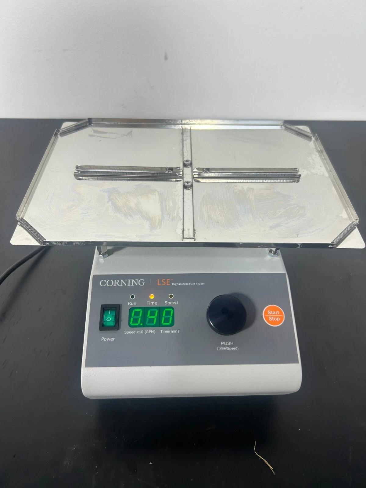 2020 CORNING LSE DIGITAL MICROPLATE SHAKER MODEL 6780-4 TESTED