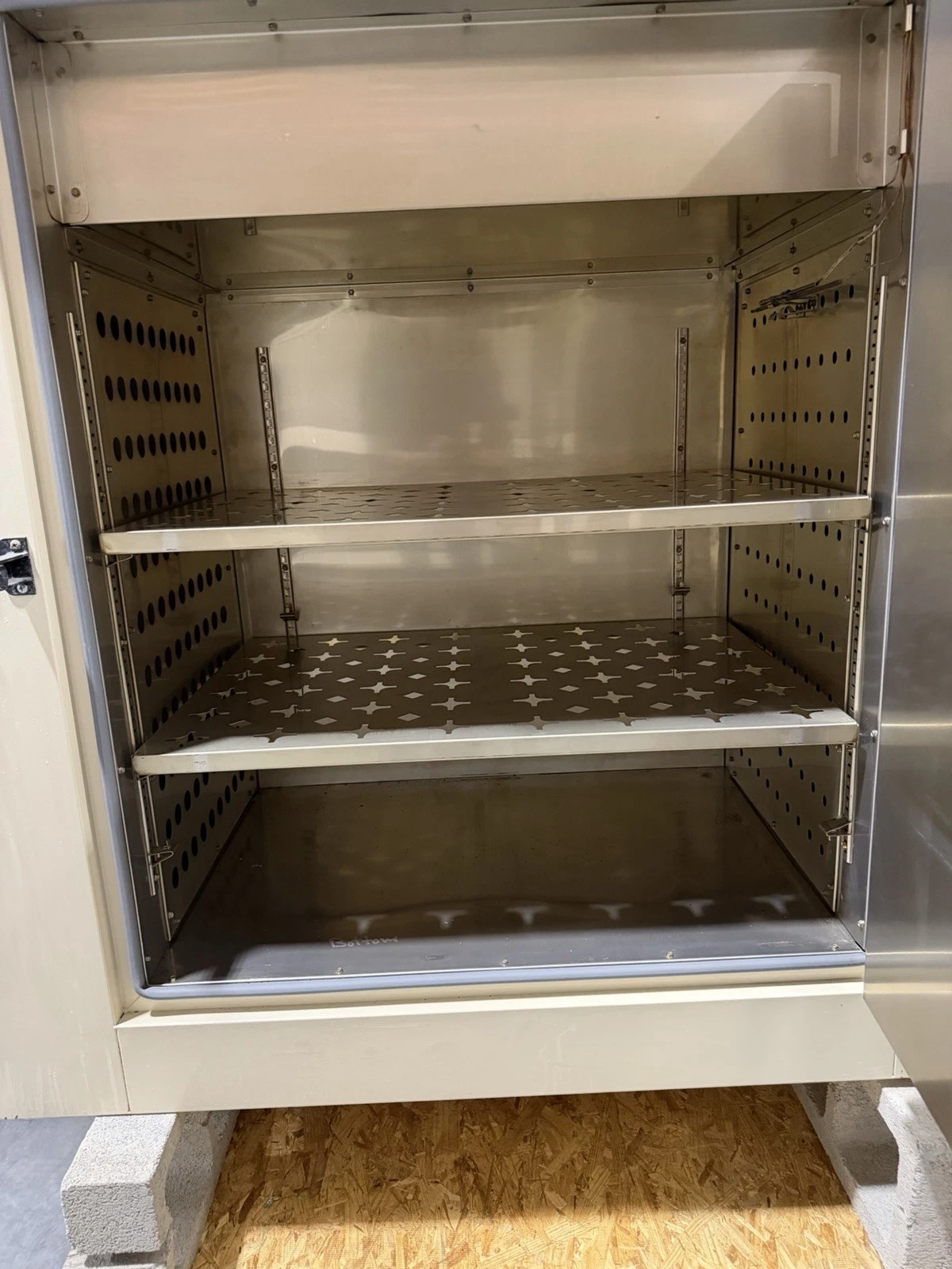 VWR SCIENTIFIC MODEL 1675 HORIZONTAL AIR FLOW OVEN