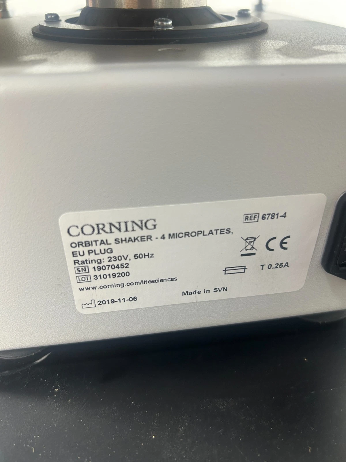 2020 CORNING LSE DIGITAL MICROPLATE SHAKER MODEL 6780-4 TESTED