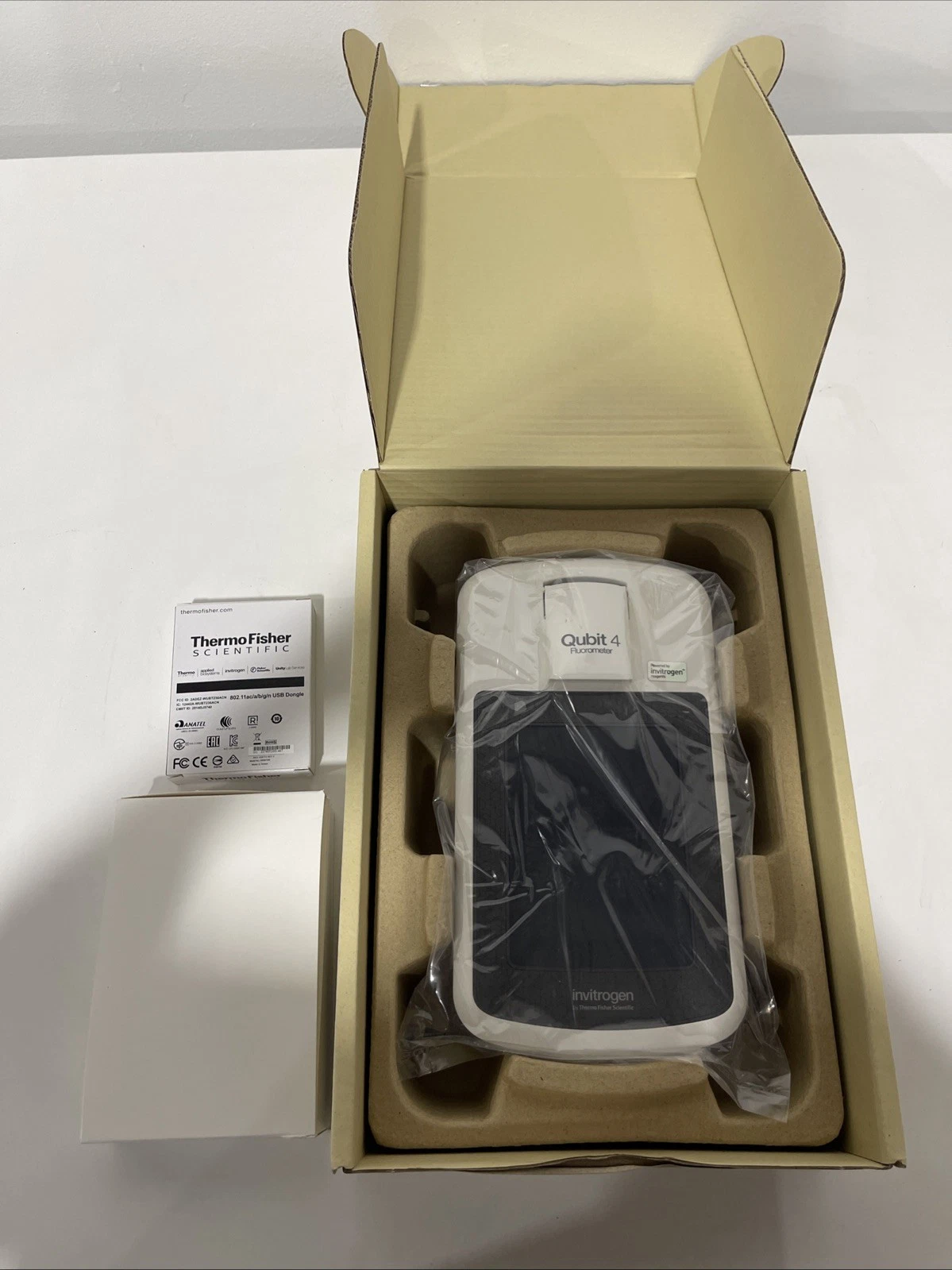 ThermoFisher Scientific Invitrogen Qubit 4 Fluorometer SN: 2322622120075