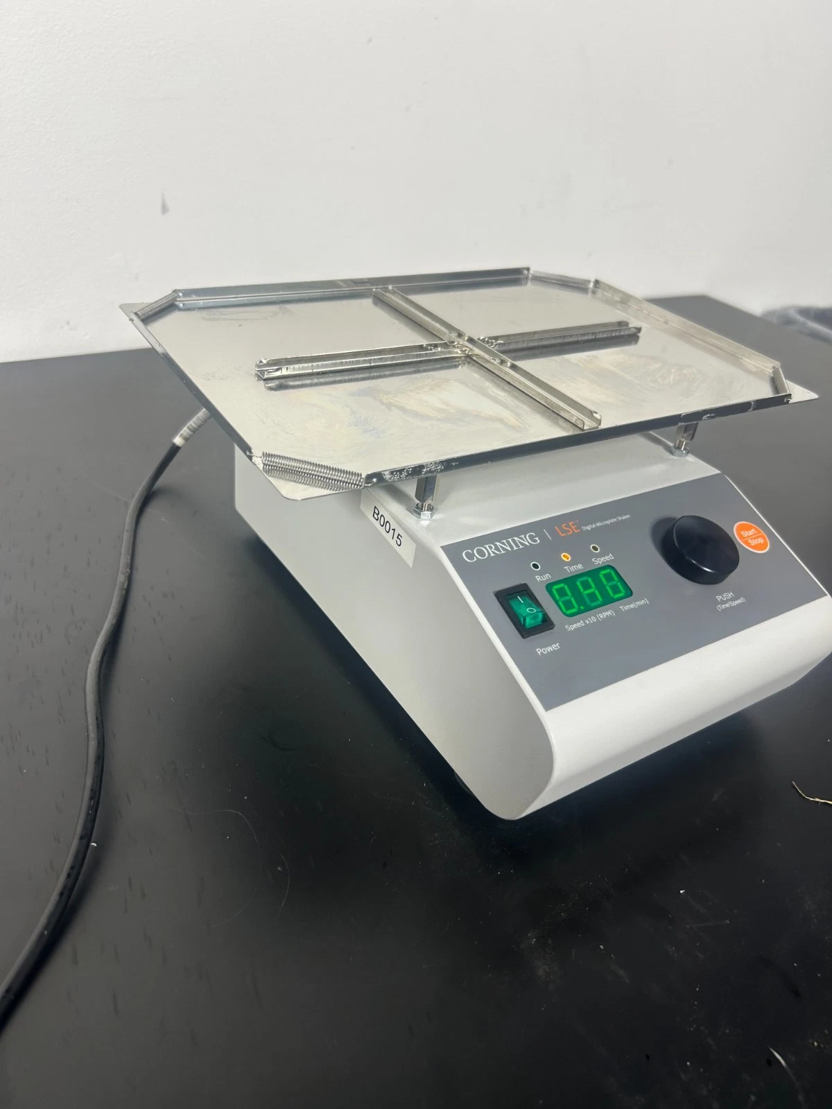 2020 CORNING LSE DIGITAL MICROPLATE SHAKER MODEL 6780-4 TESTED
