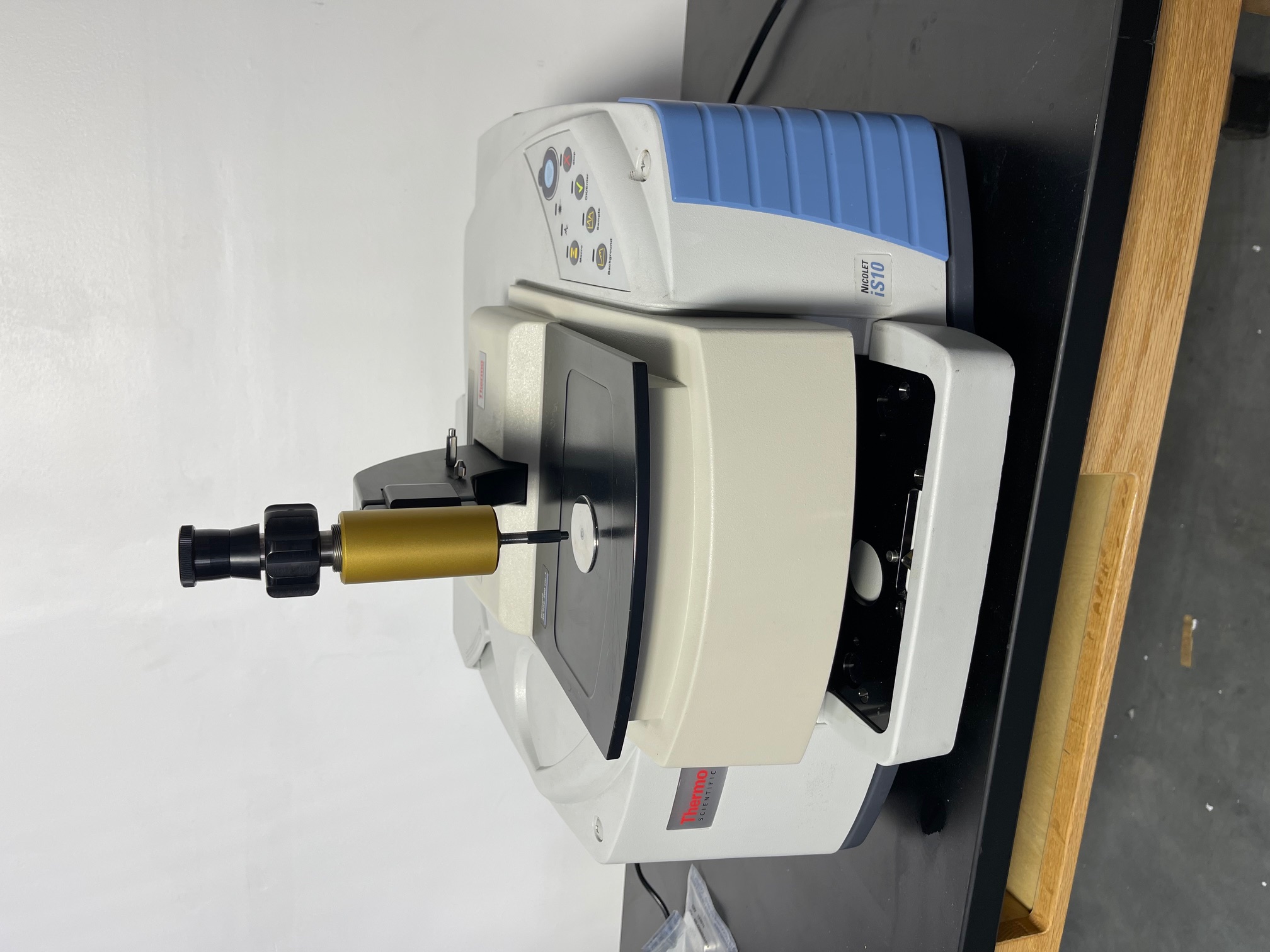 Thermo Scientific FTIR iS10 with ATR accessory