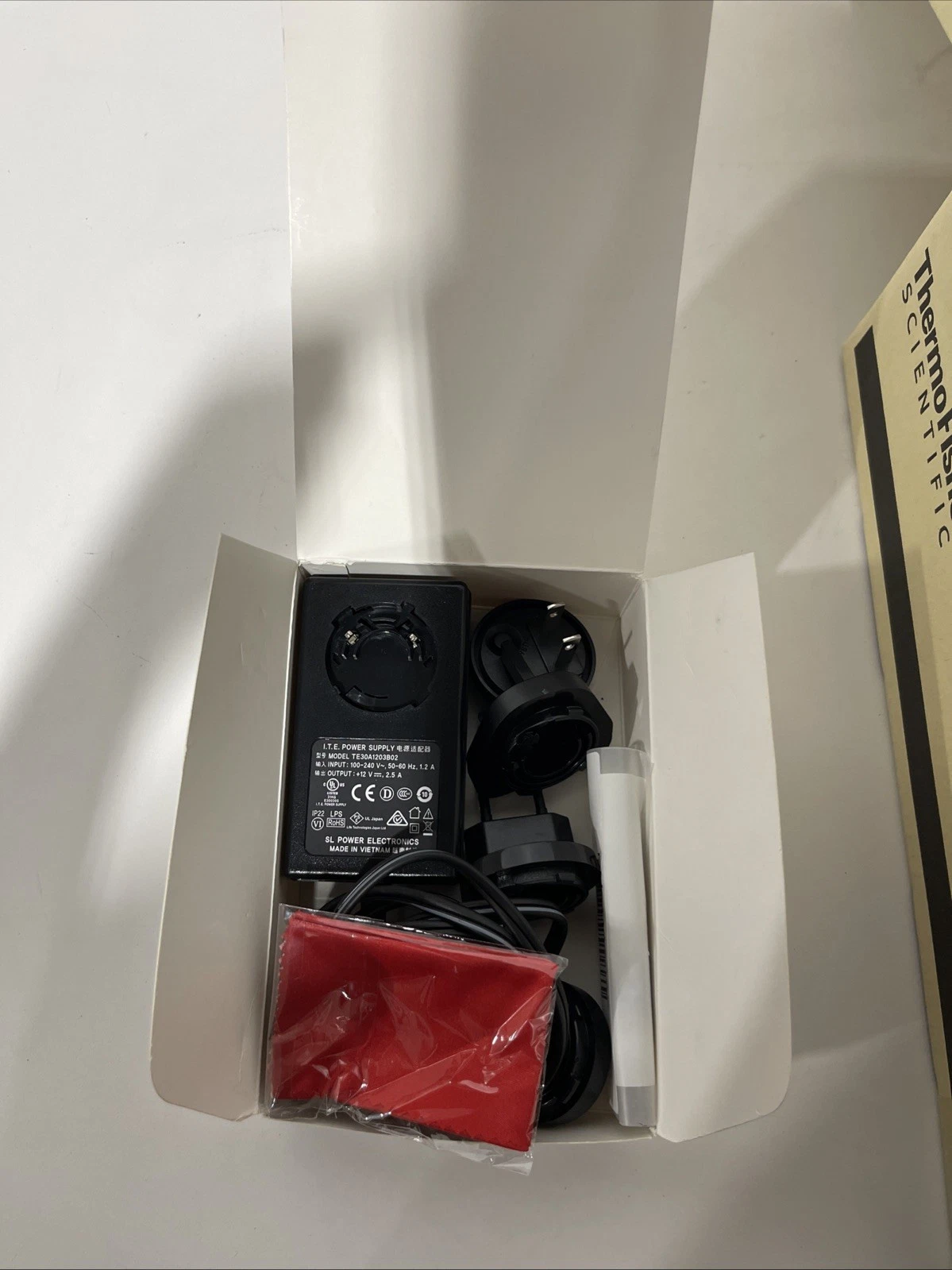 ThermoFisher Scientific Invitrogen Qubit 4 Fluorometer SN: 2322622120075