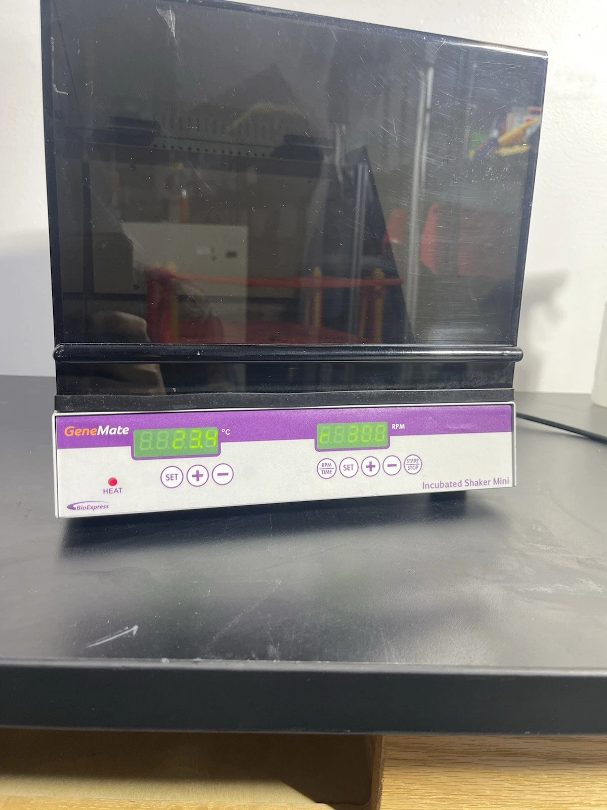Bio Express Incu-Shaker 10L GeneMate Incubated Shaker 18 x 18" 60℃ 300RPM 120VAC