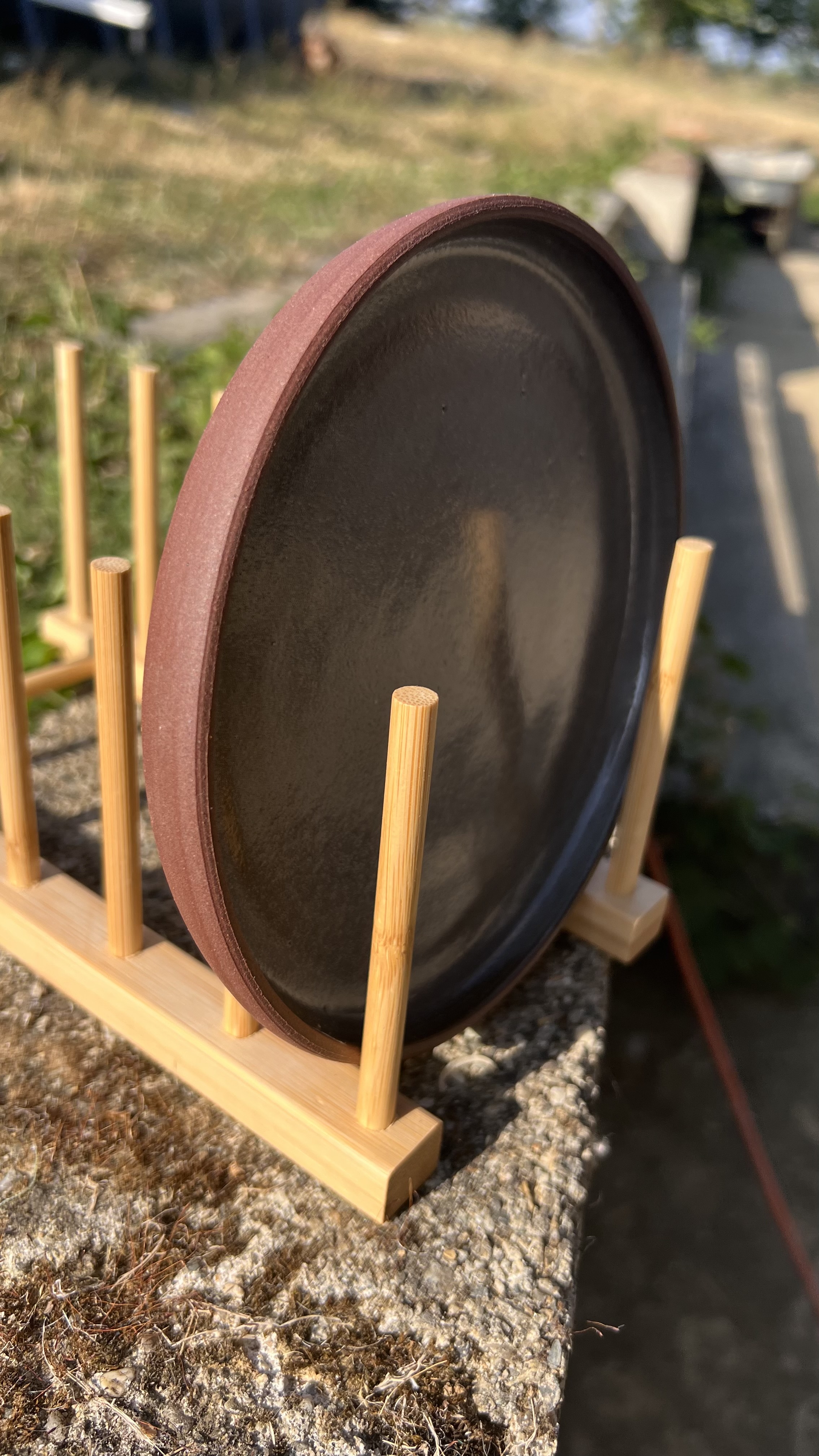 Assiette à dessert en terre locale
