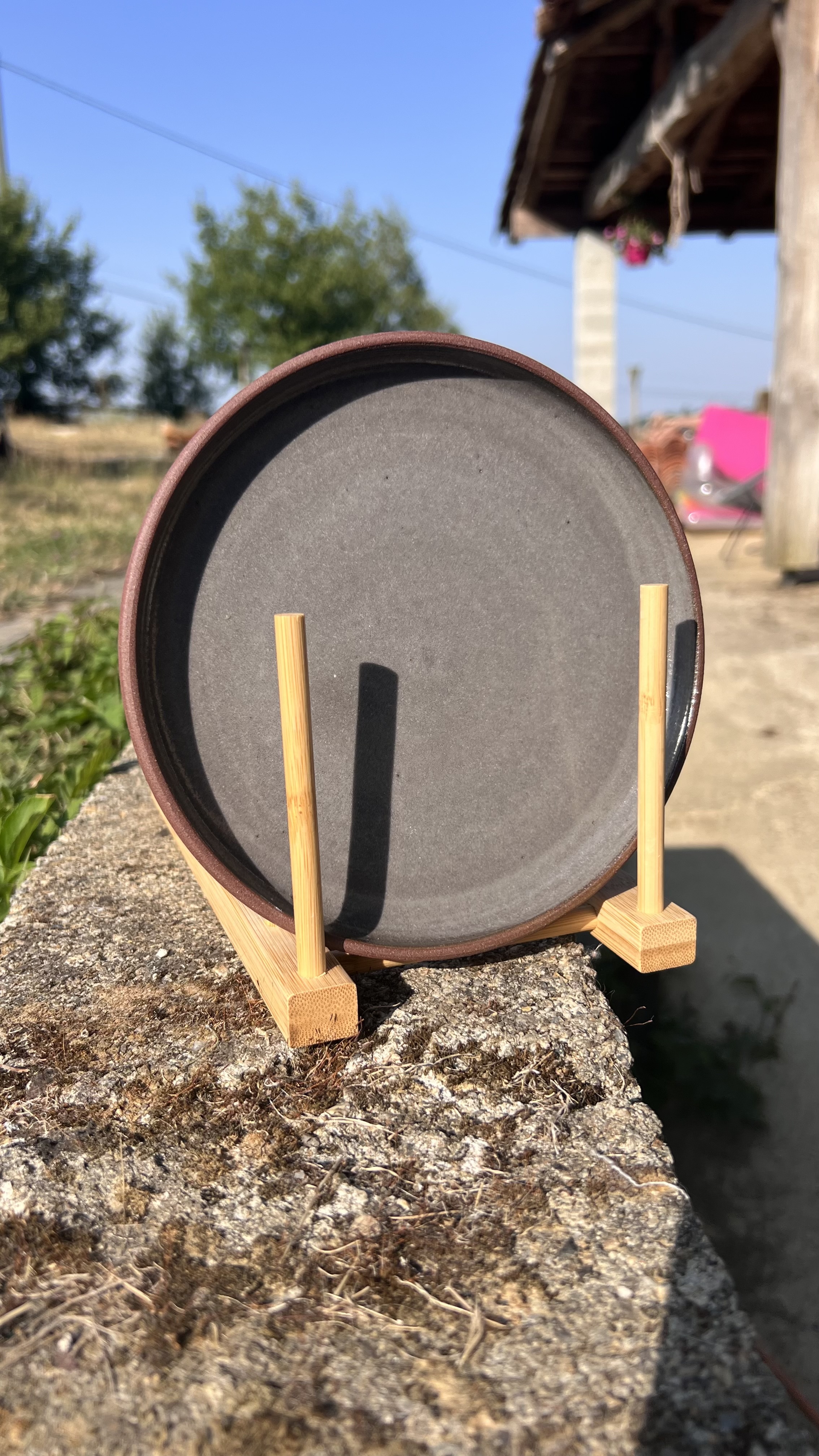 Assiette à dessert en terre locale