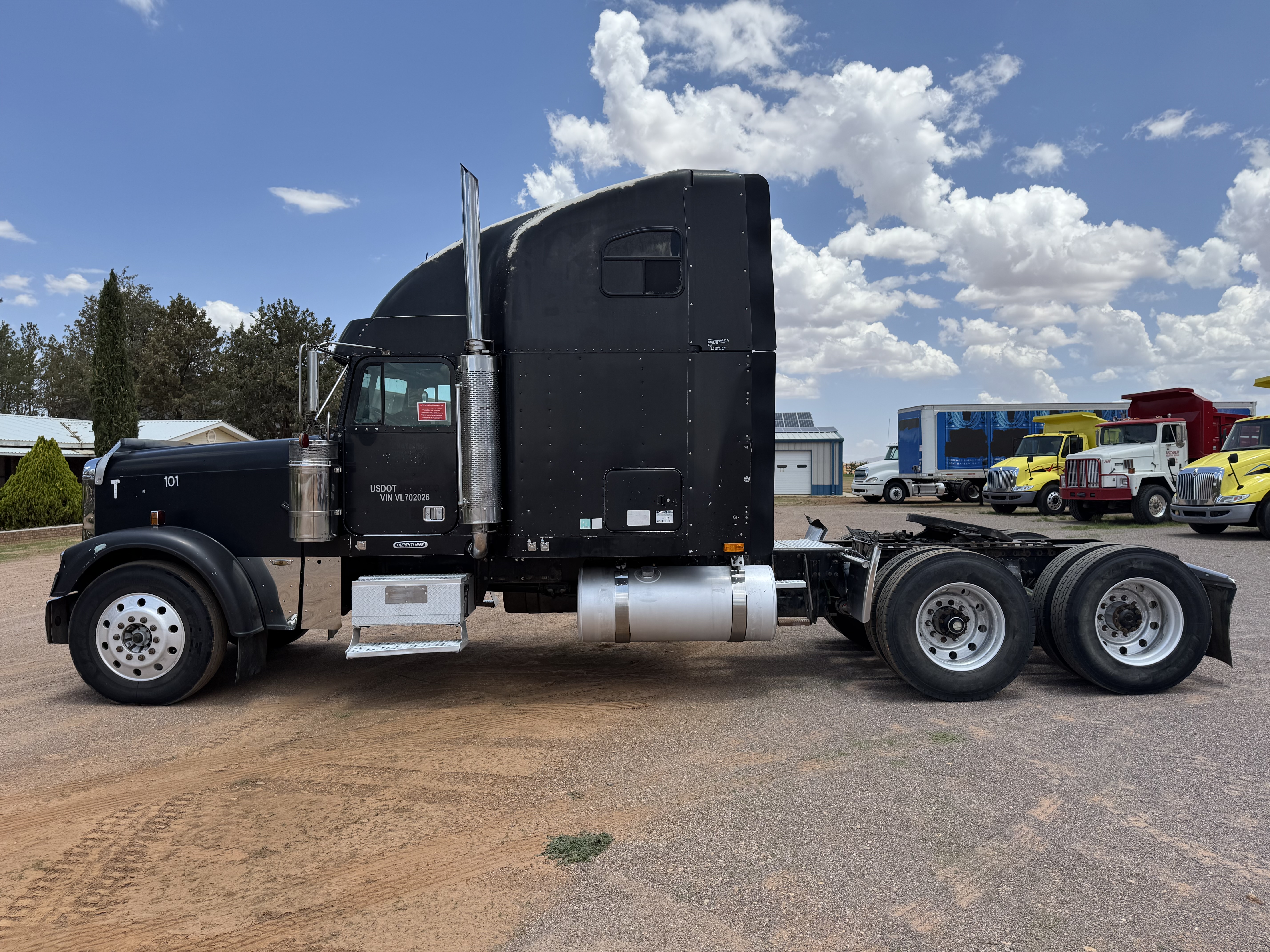 1997 Freightliner FLD120 - Manual - Cummins