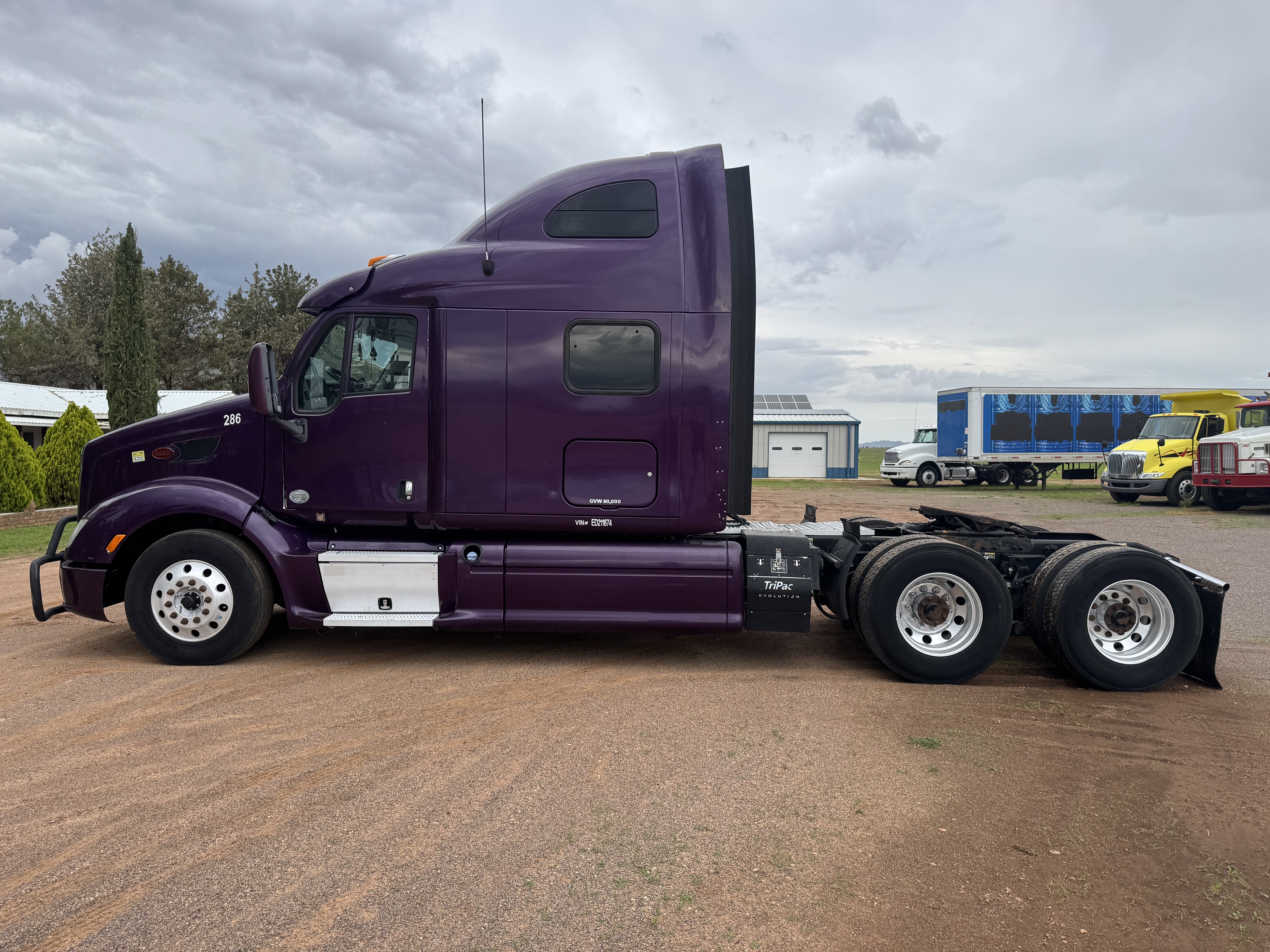 2014 Peterbilt 587 - Paccar - Manual