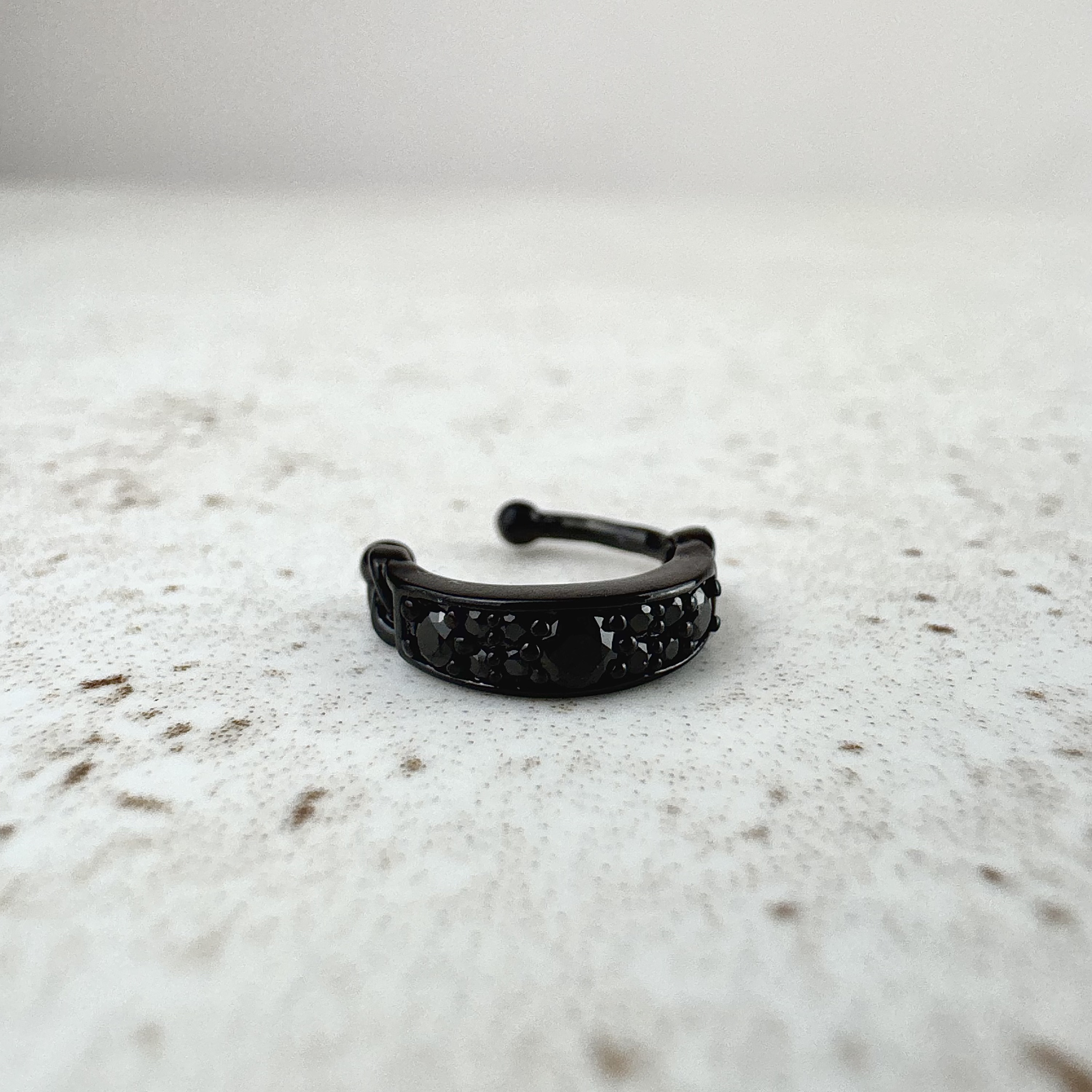Netikras auskaras Waning Crescent