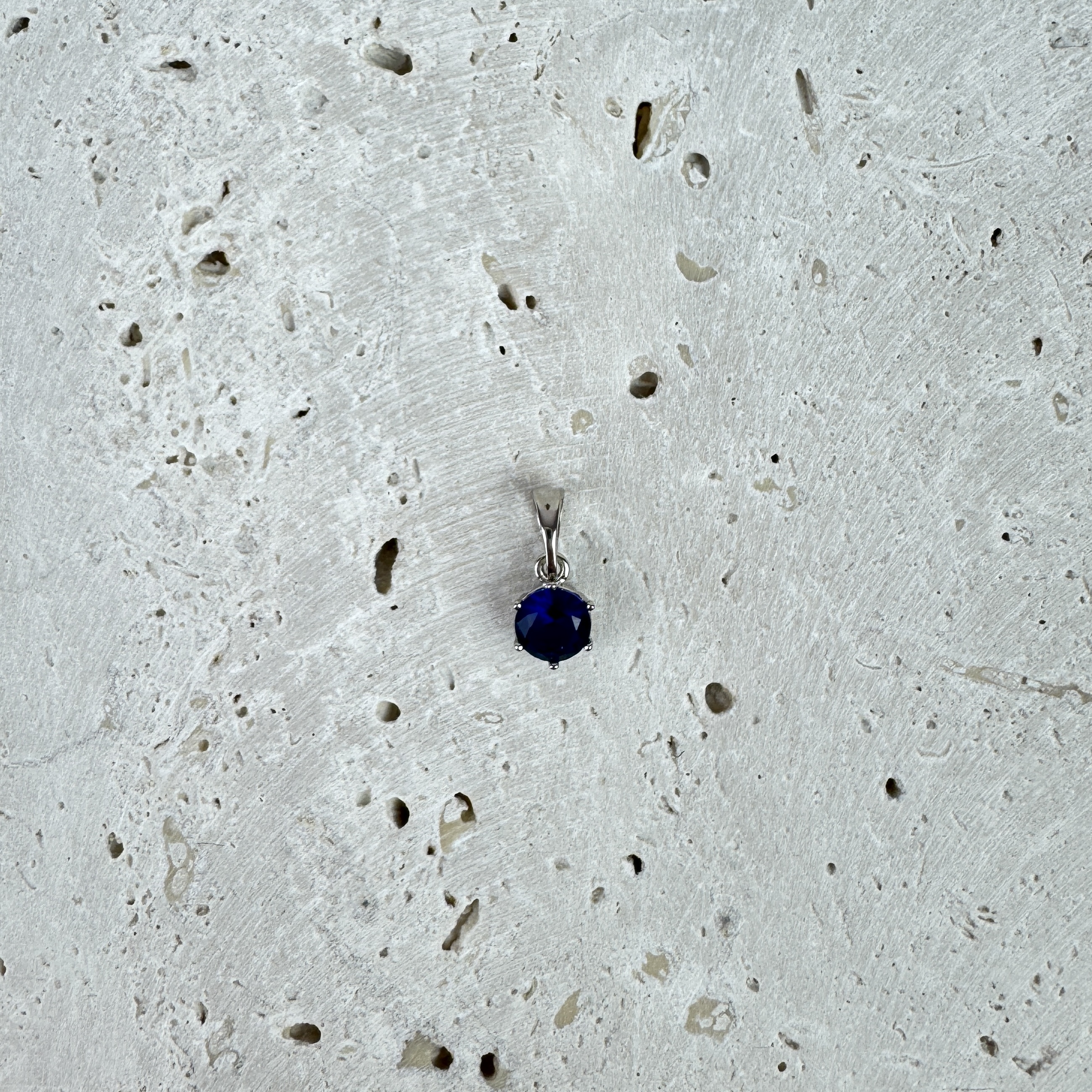 Pakabukas Spindinti Aura