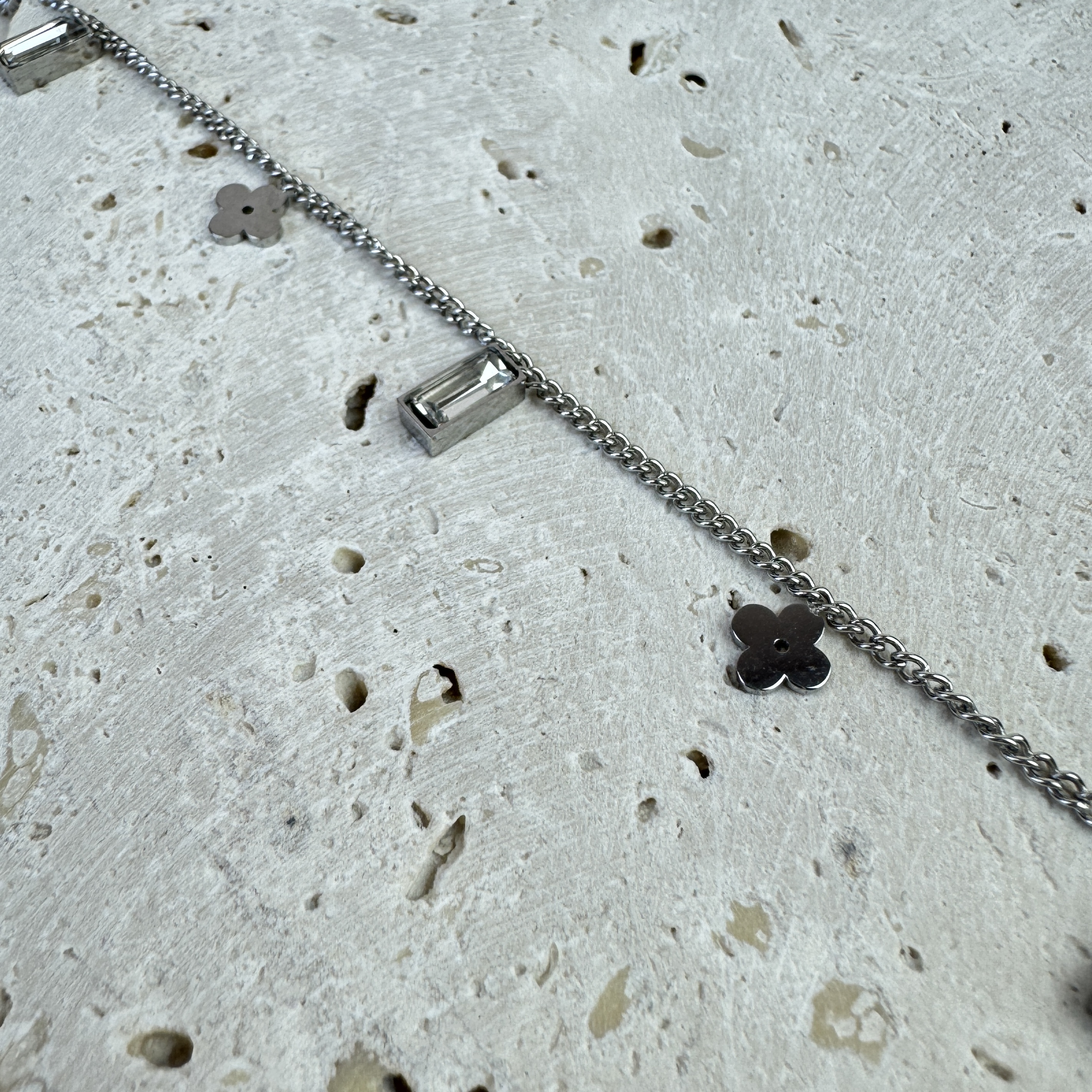 Apyrankė White Muse