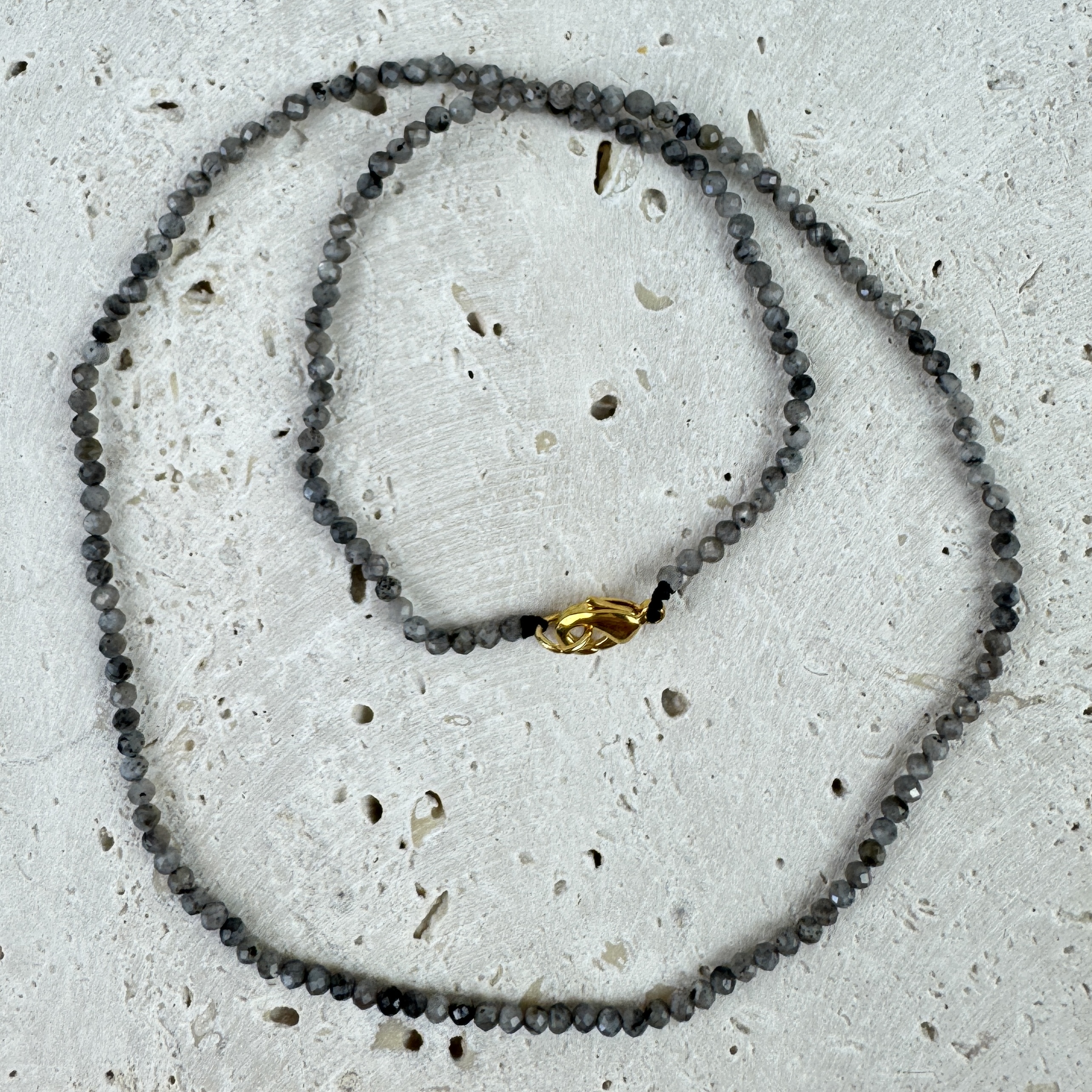 Dūminio kvarco vėrinys - Rūko paslaptis