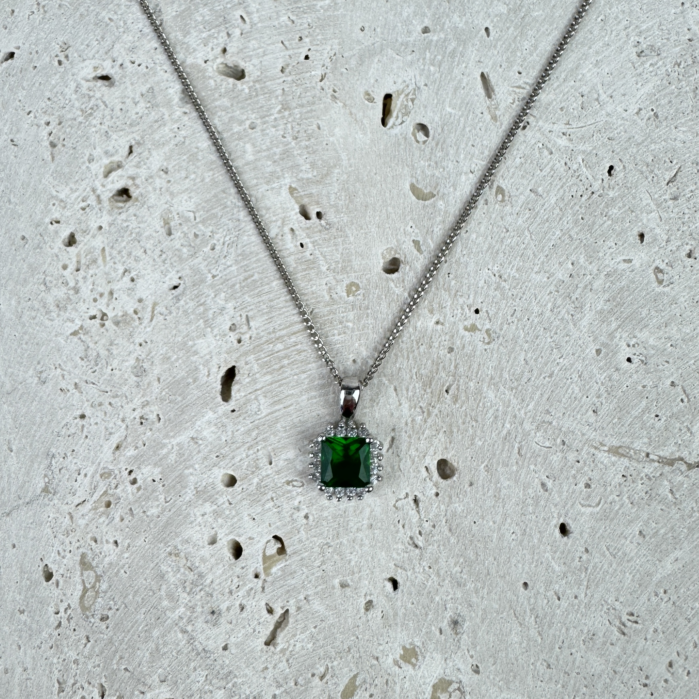 Pakabukas Spindinti Paslaptis