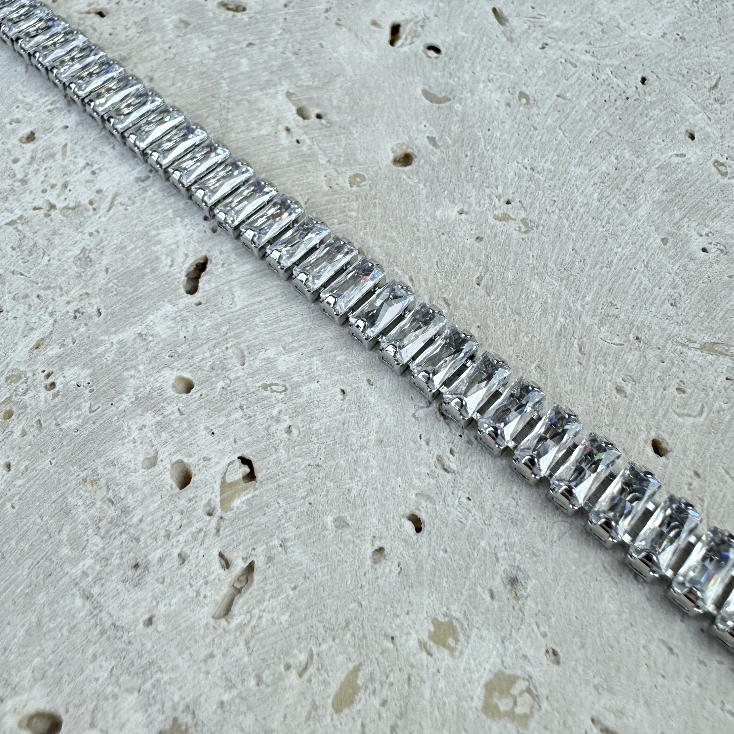 Apyrankė White Motion