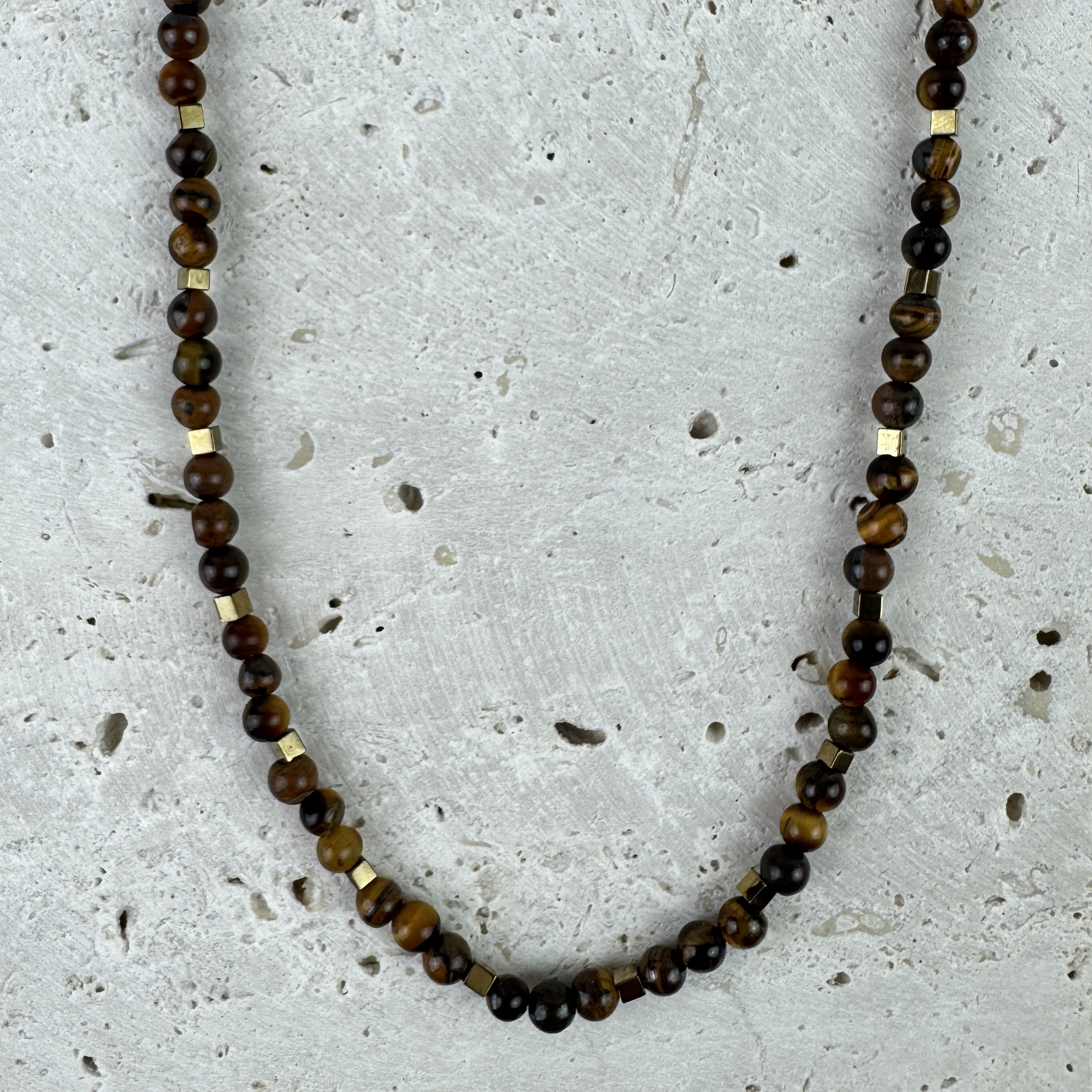 Tigro akies vėrinys - Šviesos apsauga