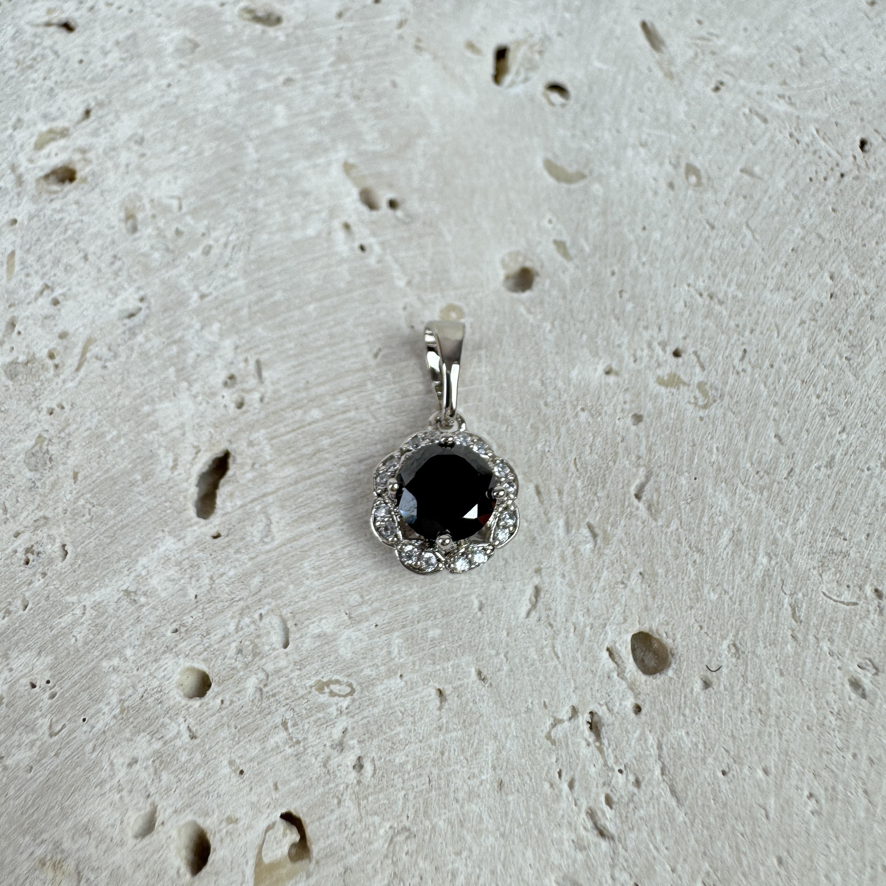 Pakabutis Karališka Aura