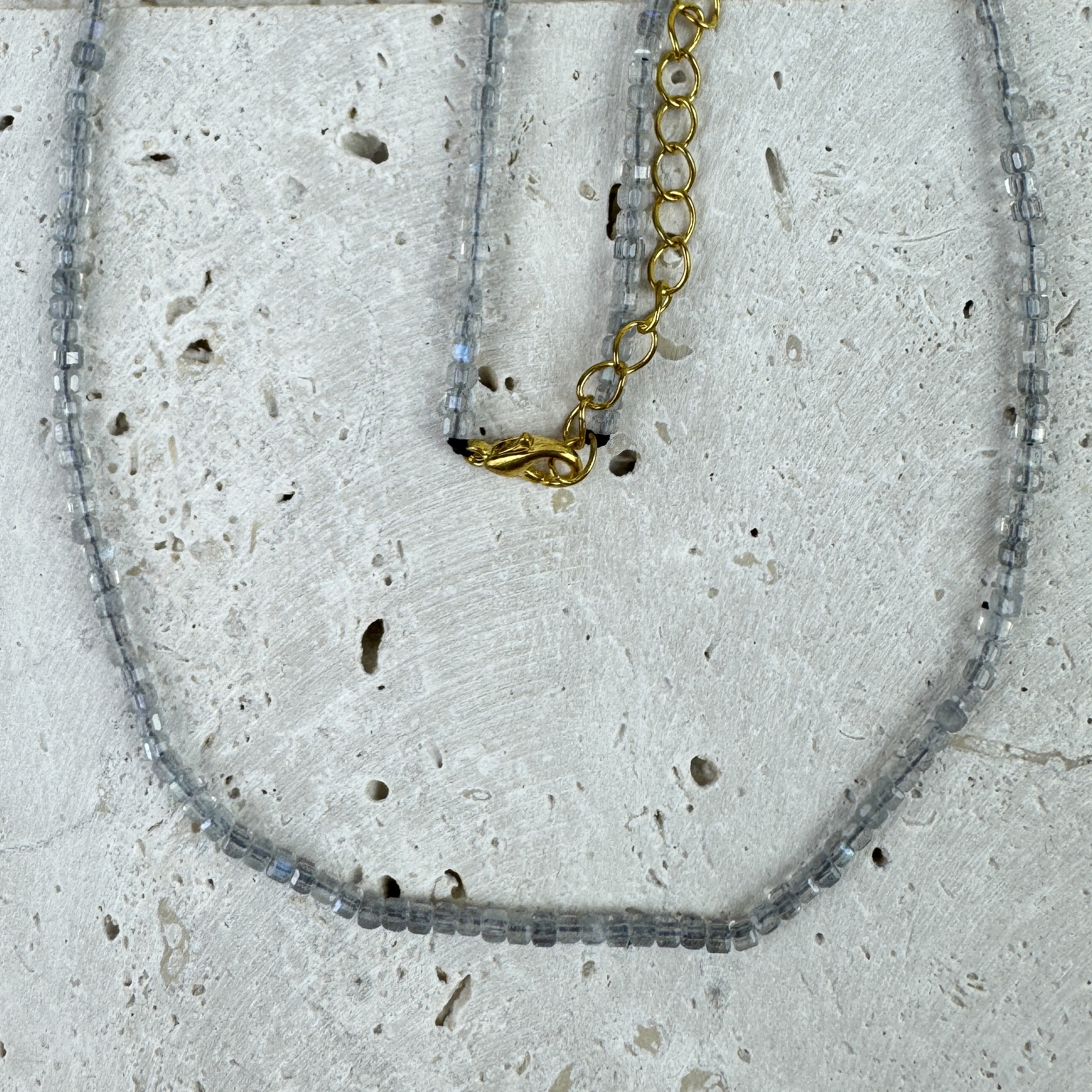 Labradorito vėrinys - Duskas