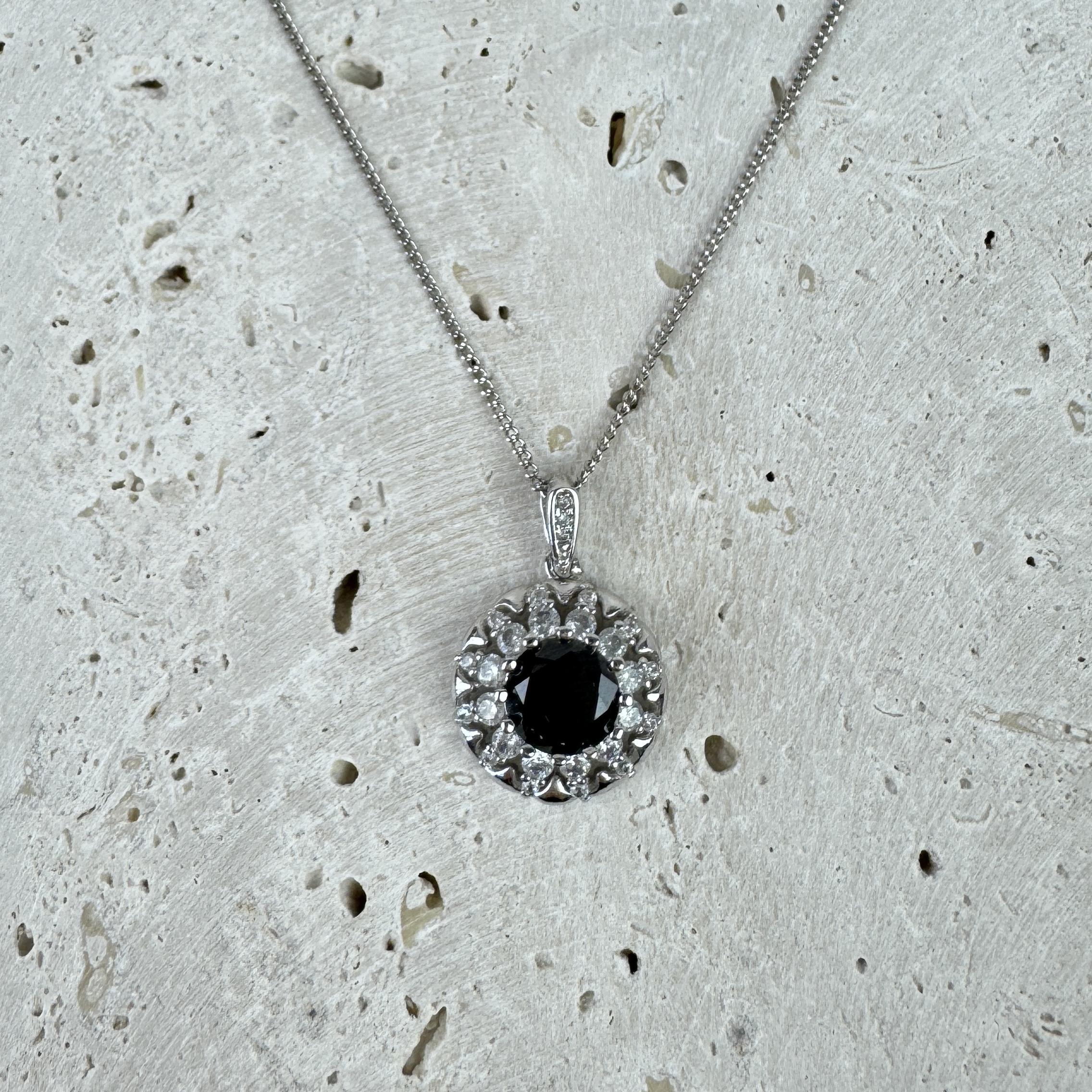 Pakabukas Spindinti Elegancija