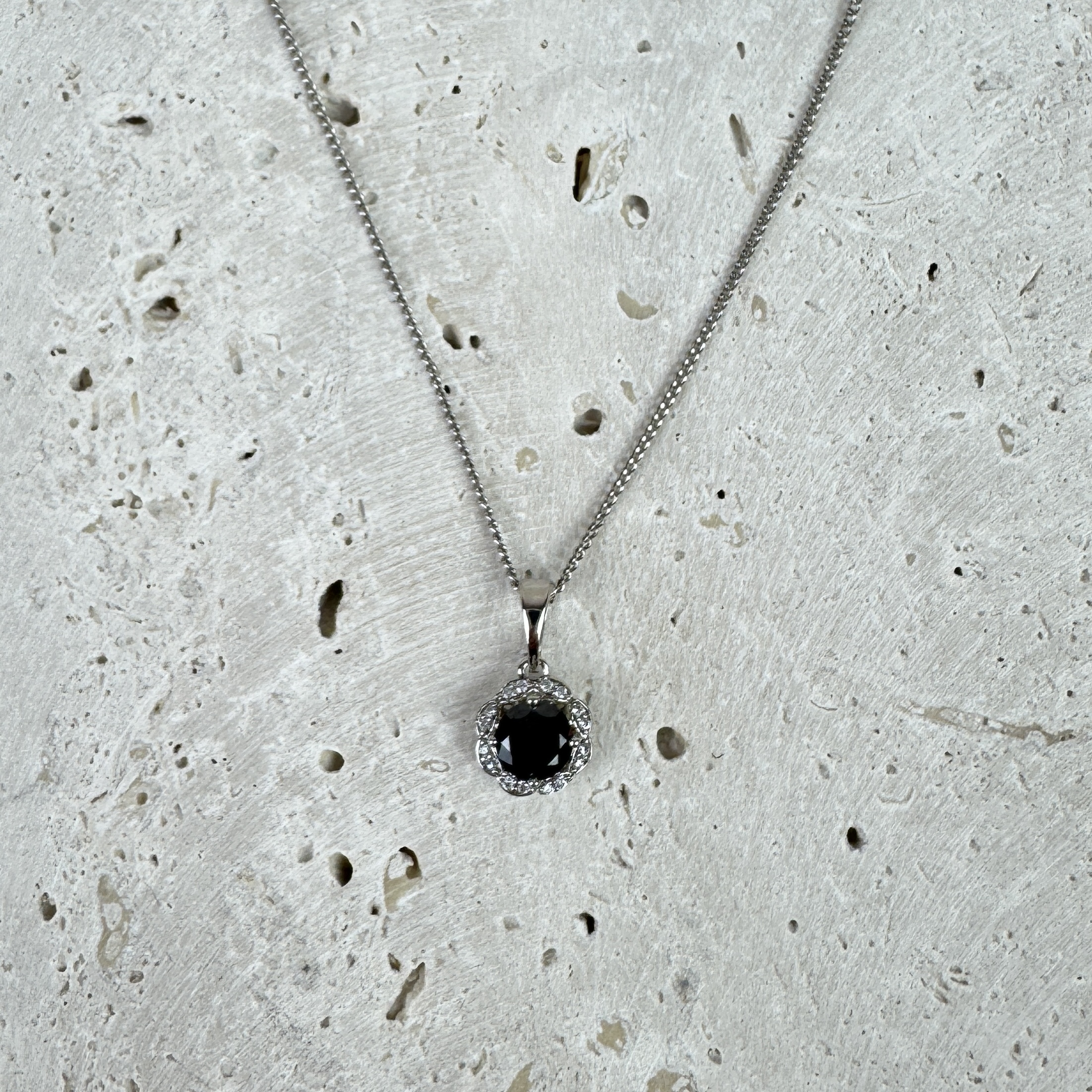 Pakabutis Karališka Aura