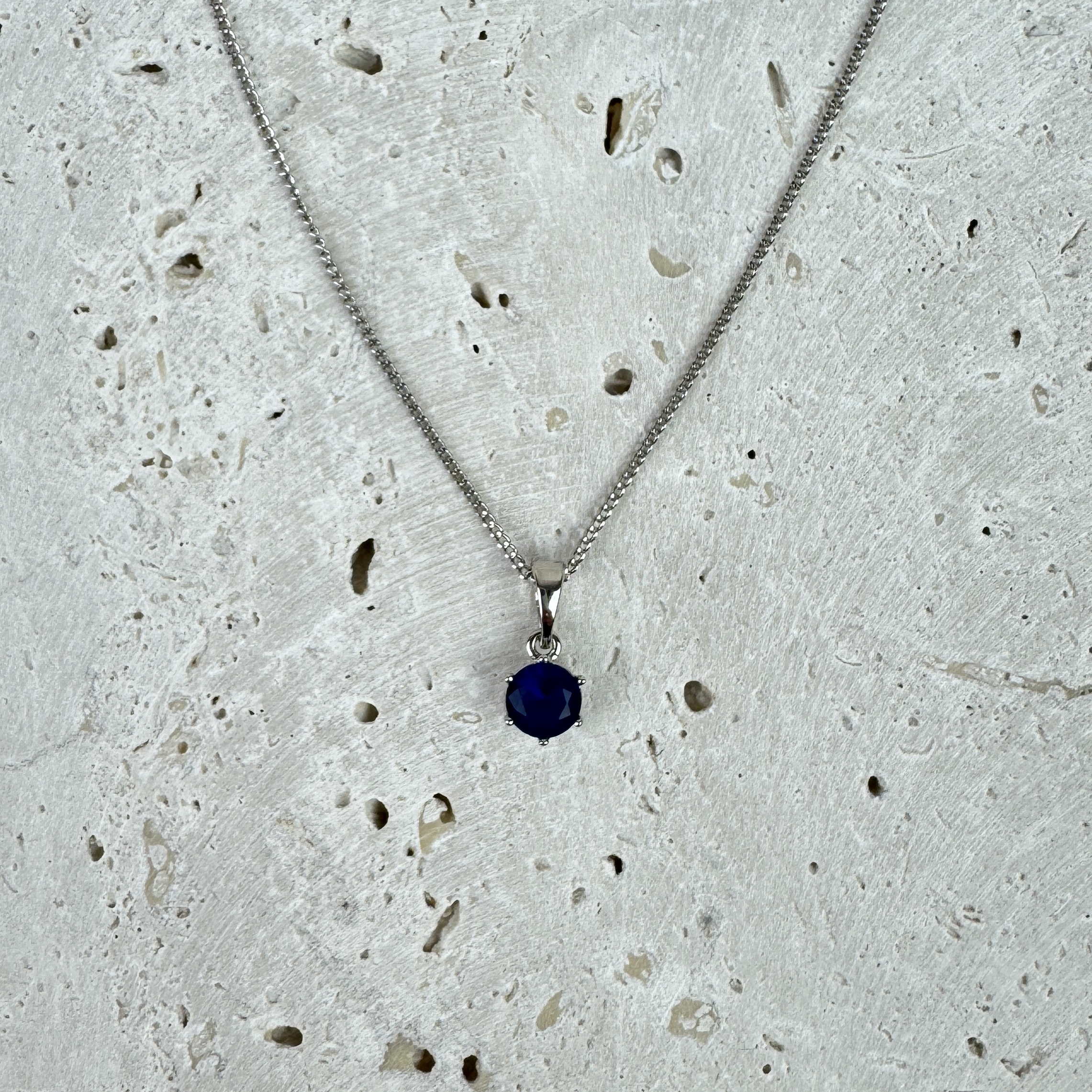 Pakabukas Spindinti Aura