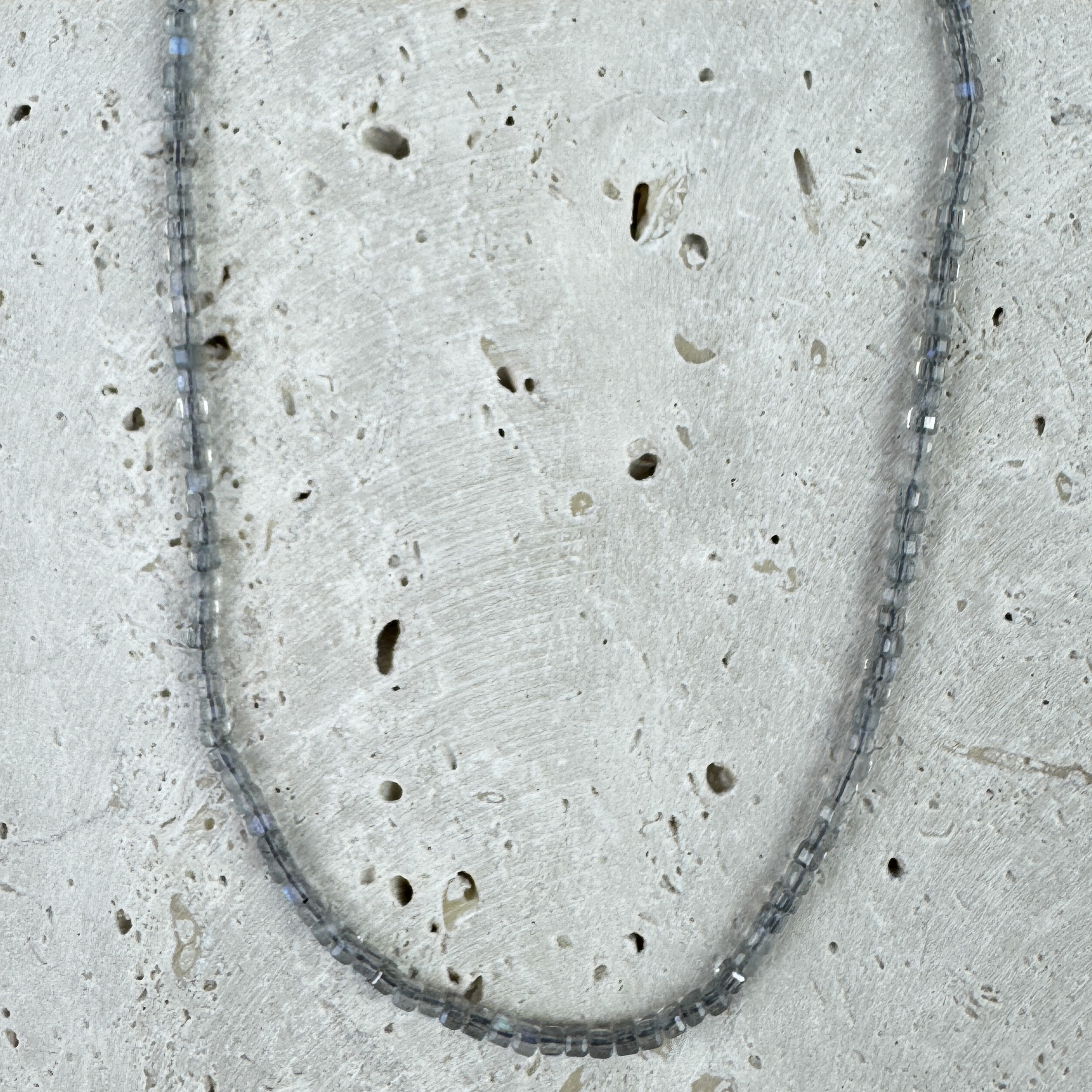 Labradorito vėrinys - Duskas