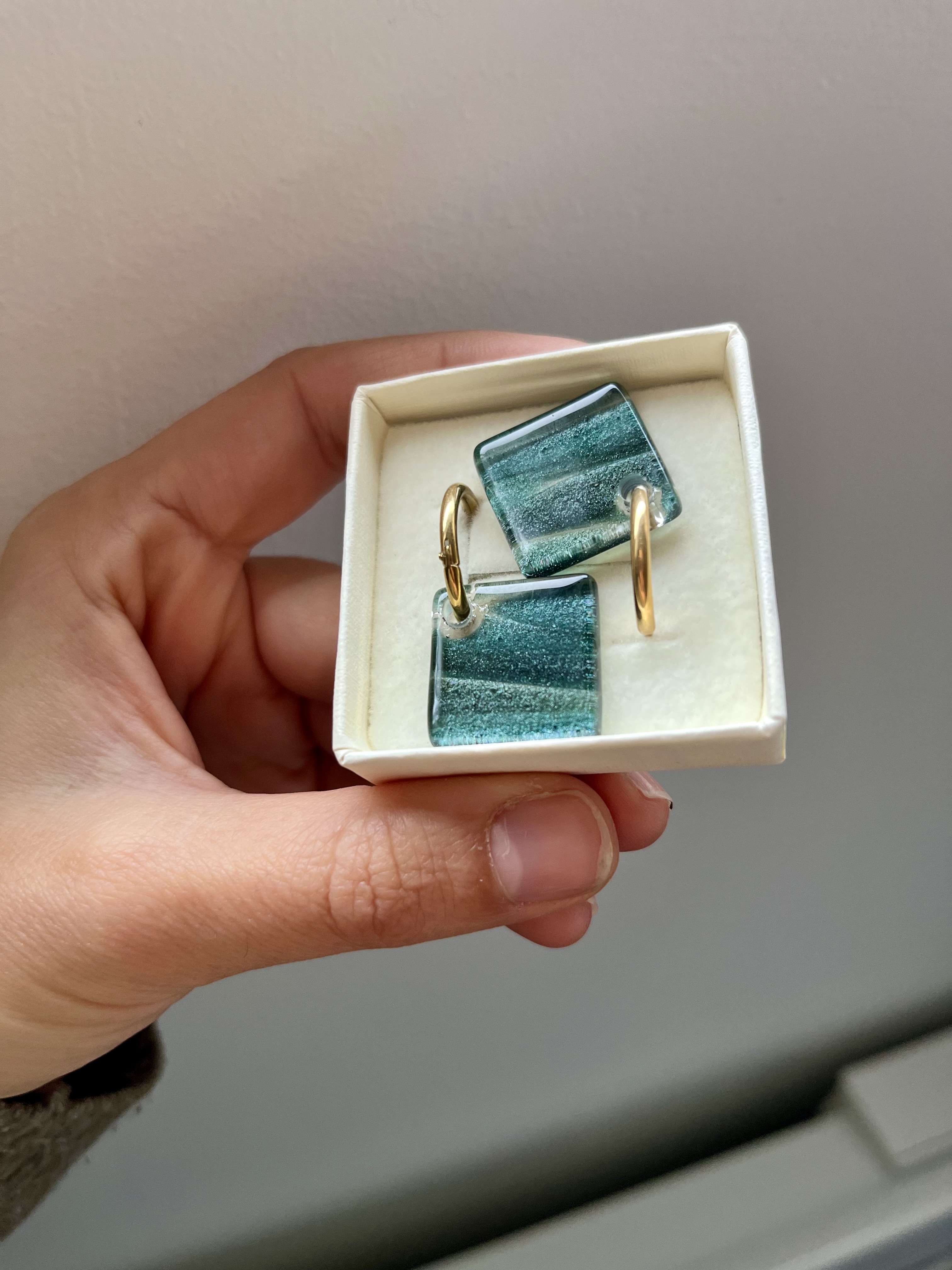 Boucles d’oreilles kaki pailleté