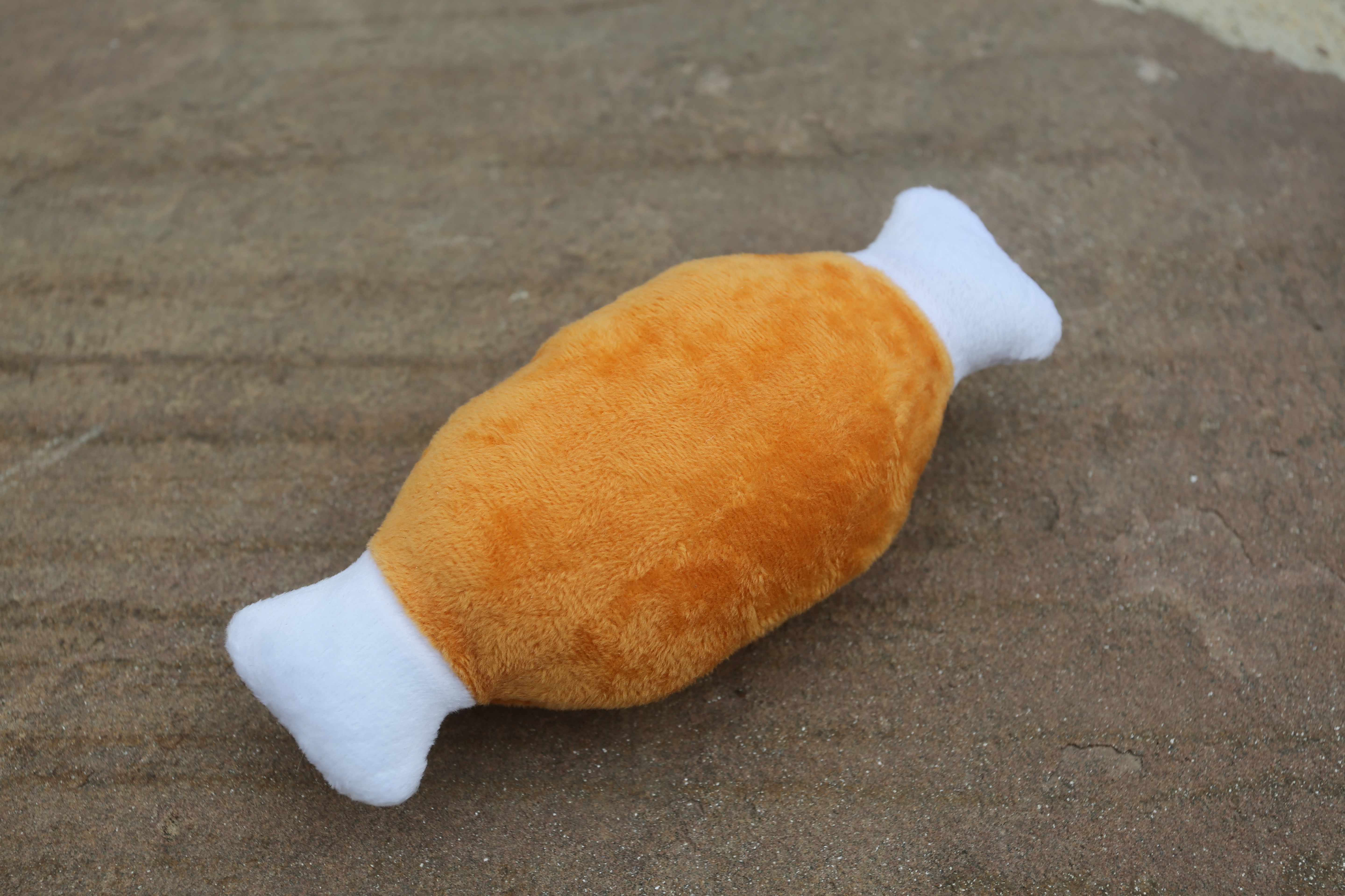 Pata de pollo de peluche