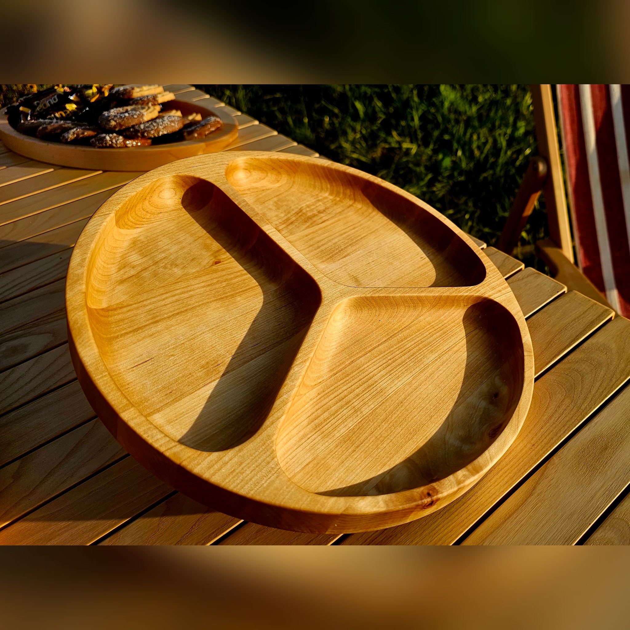 Apvalus 3 skyrių medinis padėklas