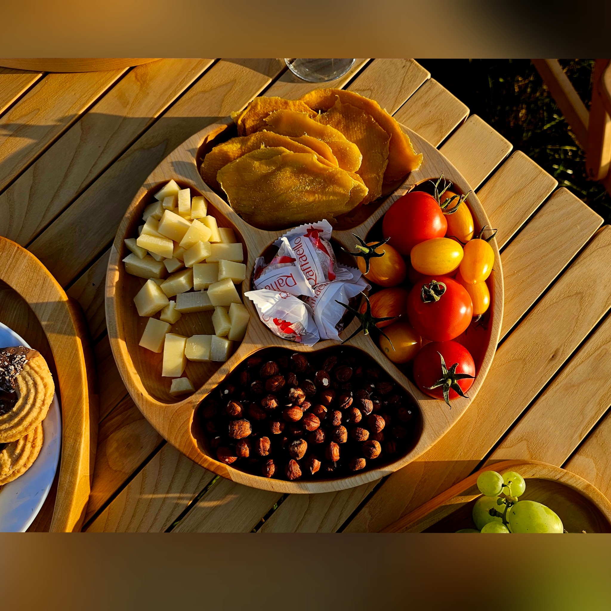 Apvalus 5 skyrių medinis padėklas