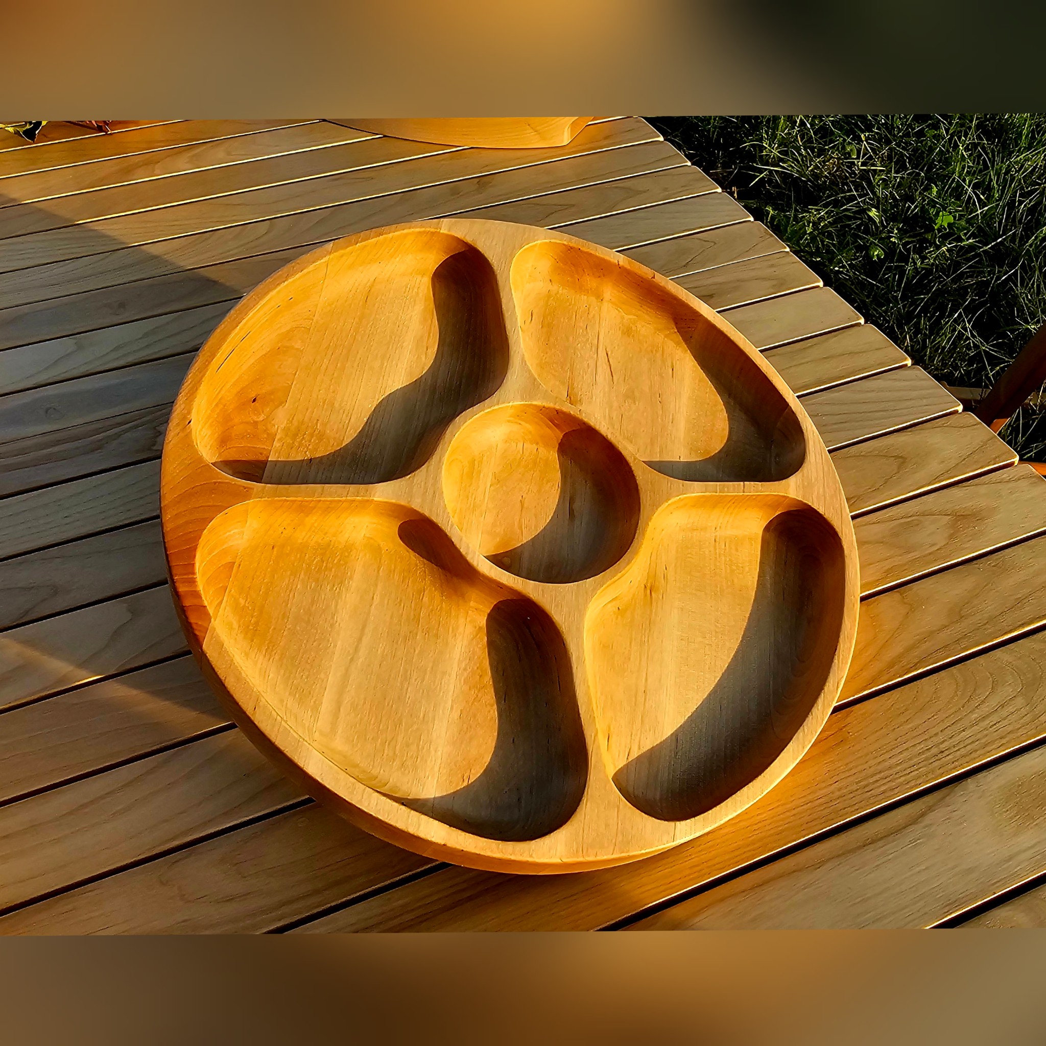 Apvalus 5 skyrių medinis padėklas