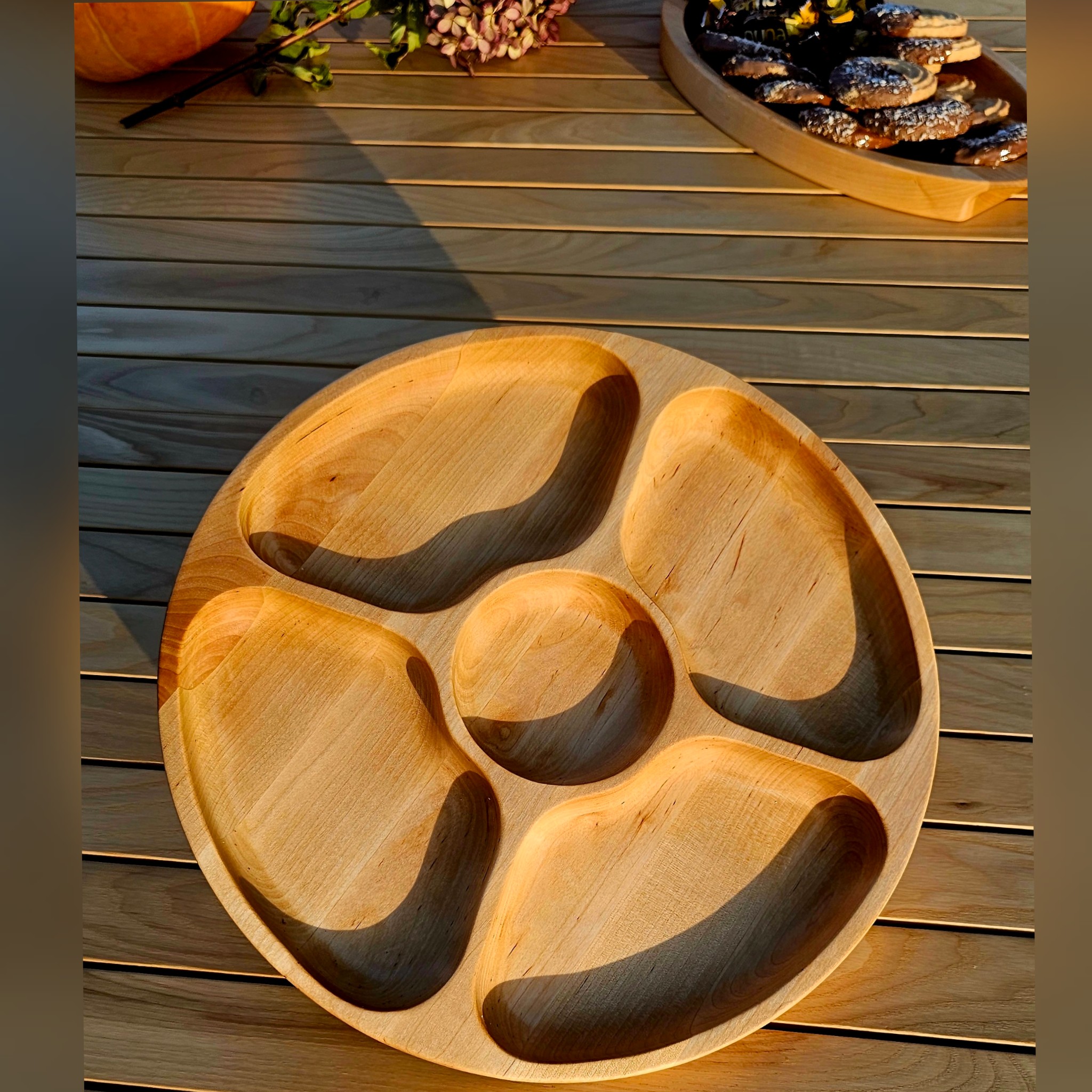 Apvalus 5 skyrių medinis padėklas