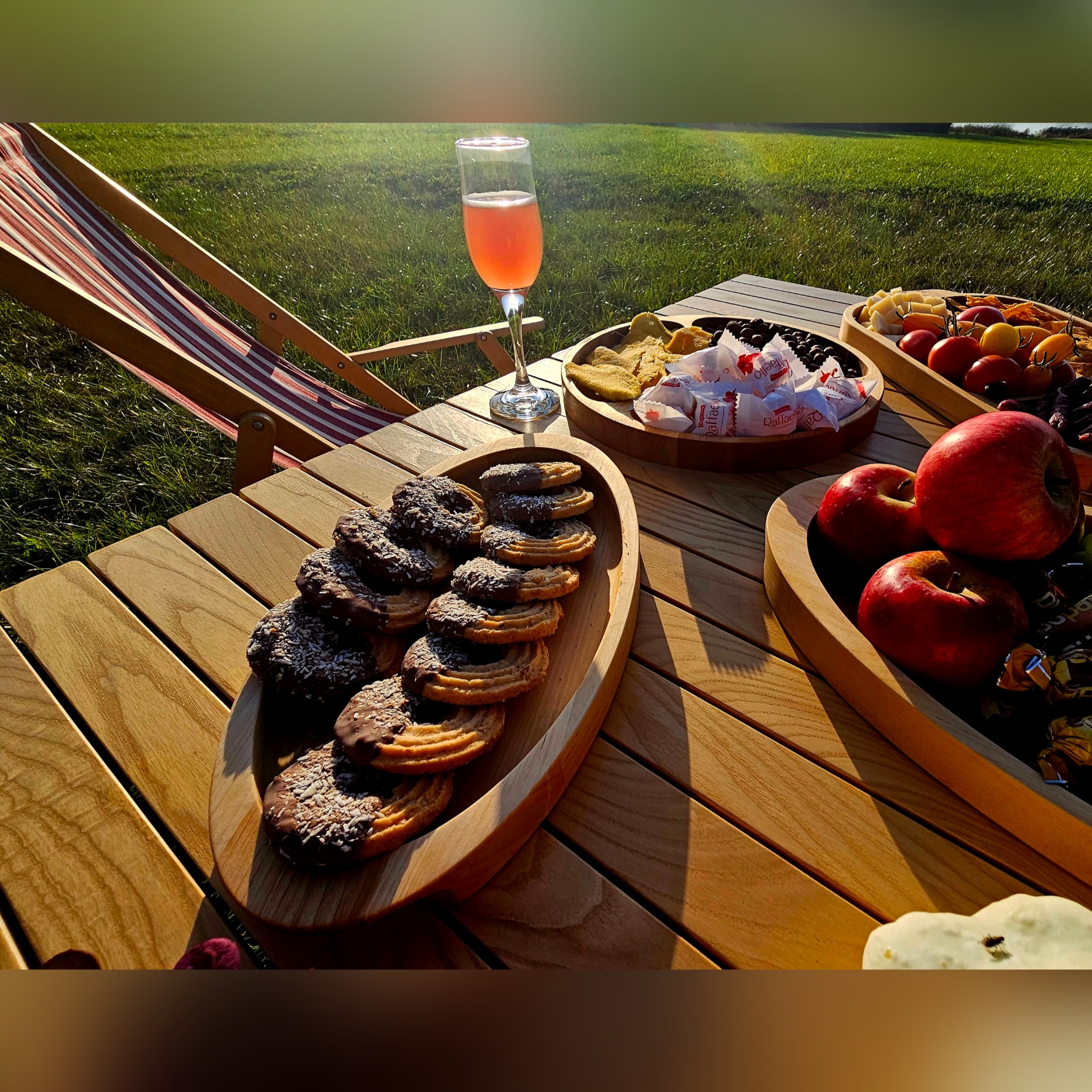 Ovalus medinis padėklas