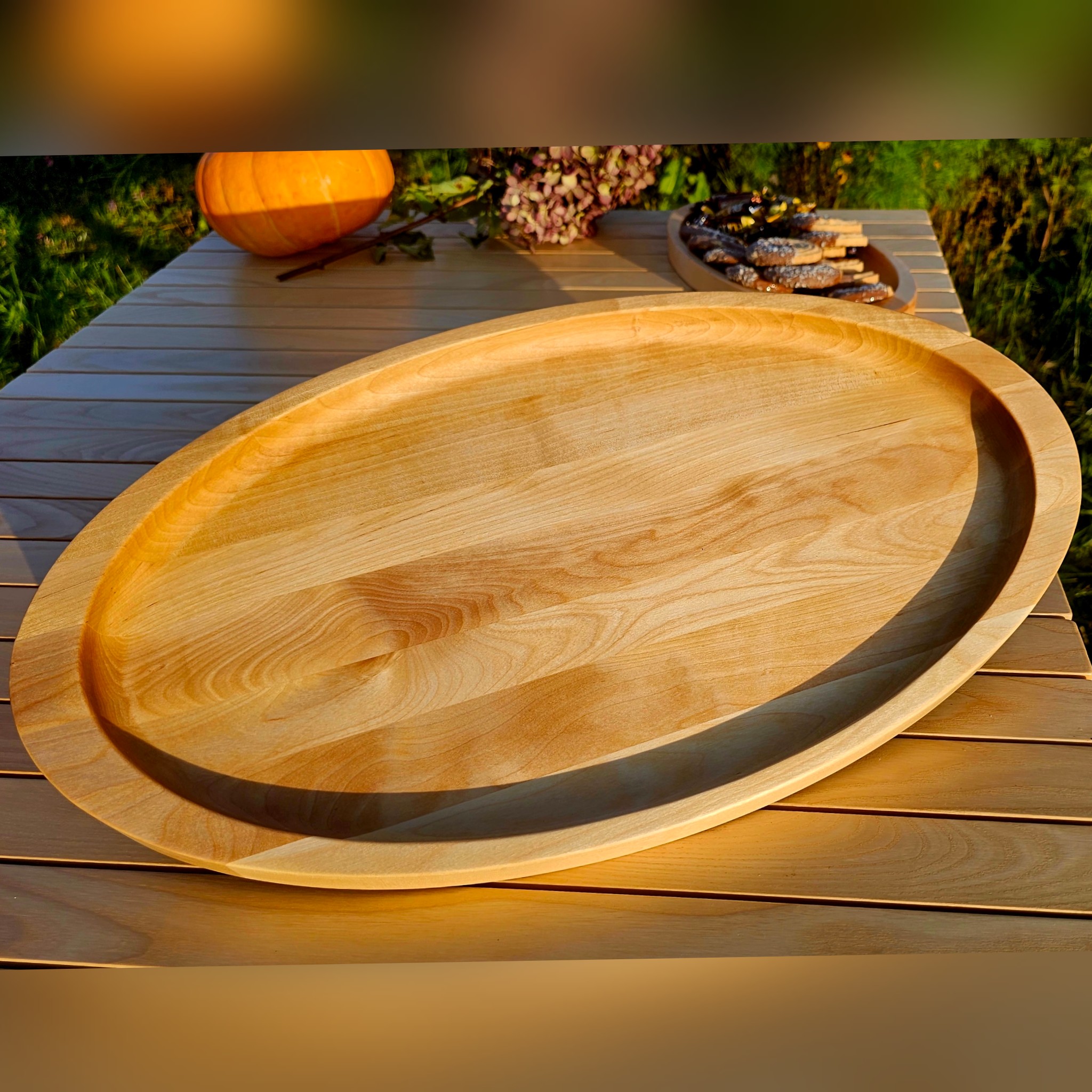 Ovalus medinis padėklas