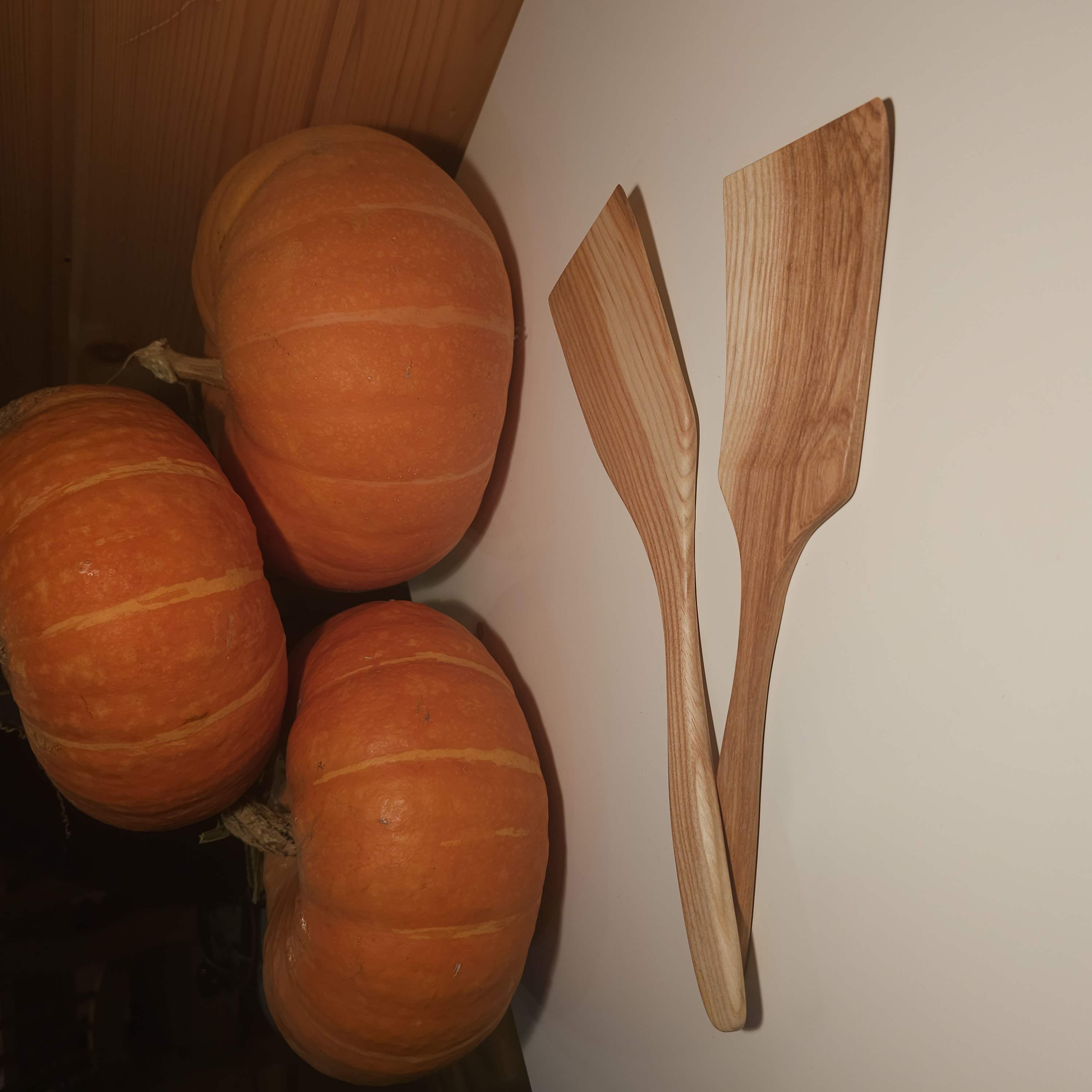 Medinė mentelė dešiniarankiams