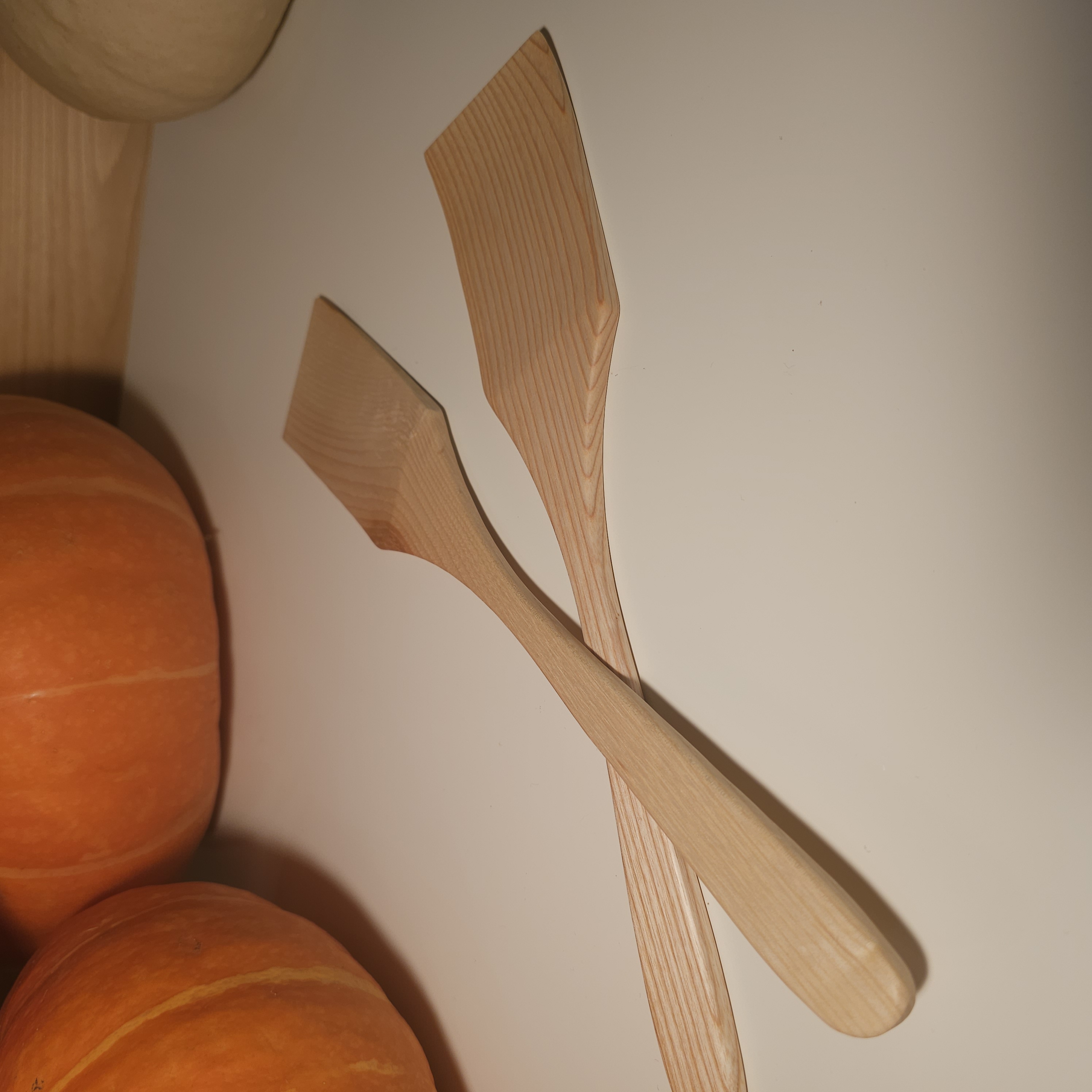 Medinė mentelė dešiniarankiams